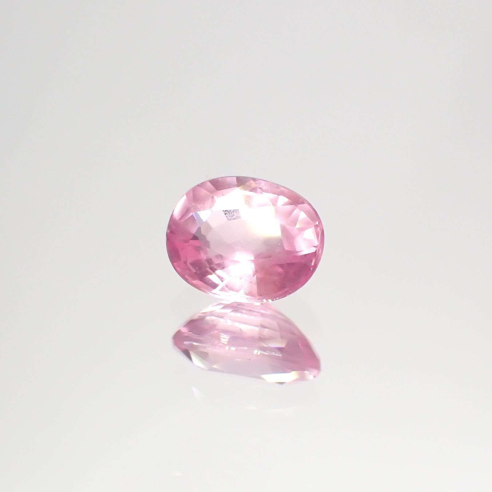 シルキーピンクスピネル(宝石名ピンク・スピネル) タンザニア産 0.74ct 識別済[240212893]6.1×4.8mm前後