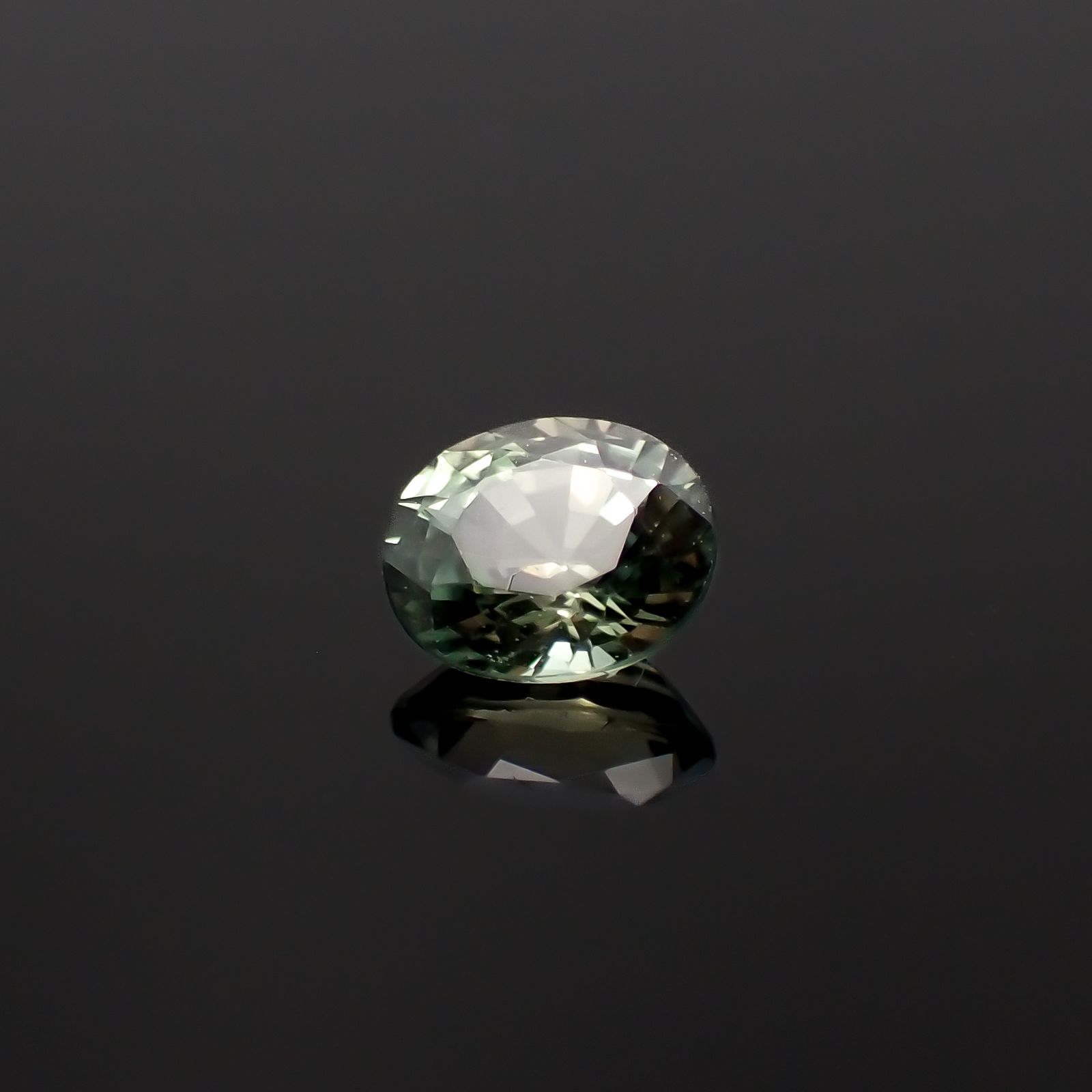 アレキサンドライト(宝石名アレキサンドライト)タンザニア産 0.39ct 識別済[230321353]4.5x3.8mm前後
