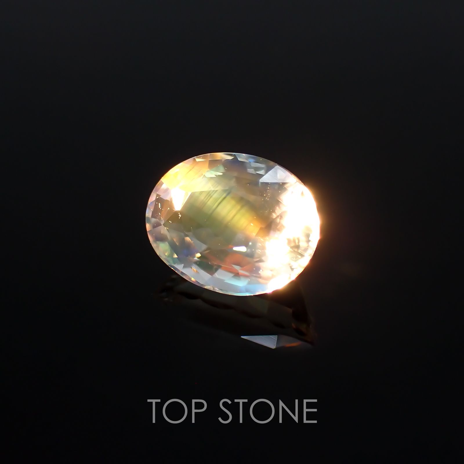 レインボームーンストーン(アンデシンラブラドライト) マダガスカル産 ルース 1.37ct[210310394]8.1×6.1mm前後
