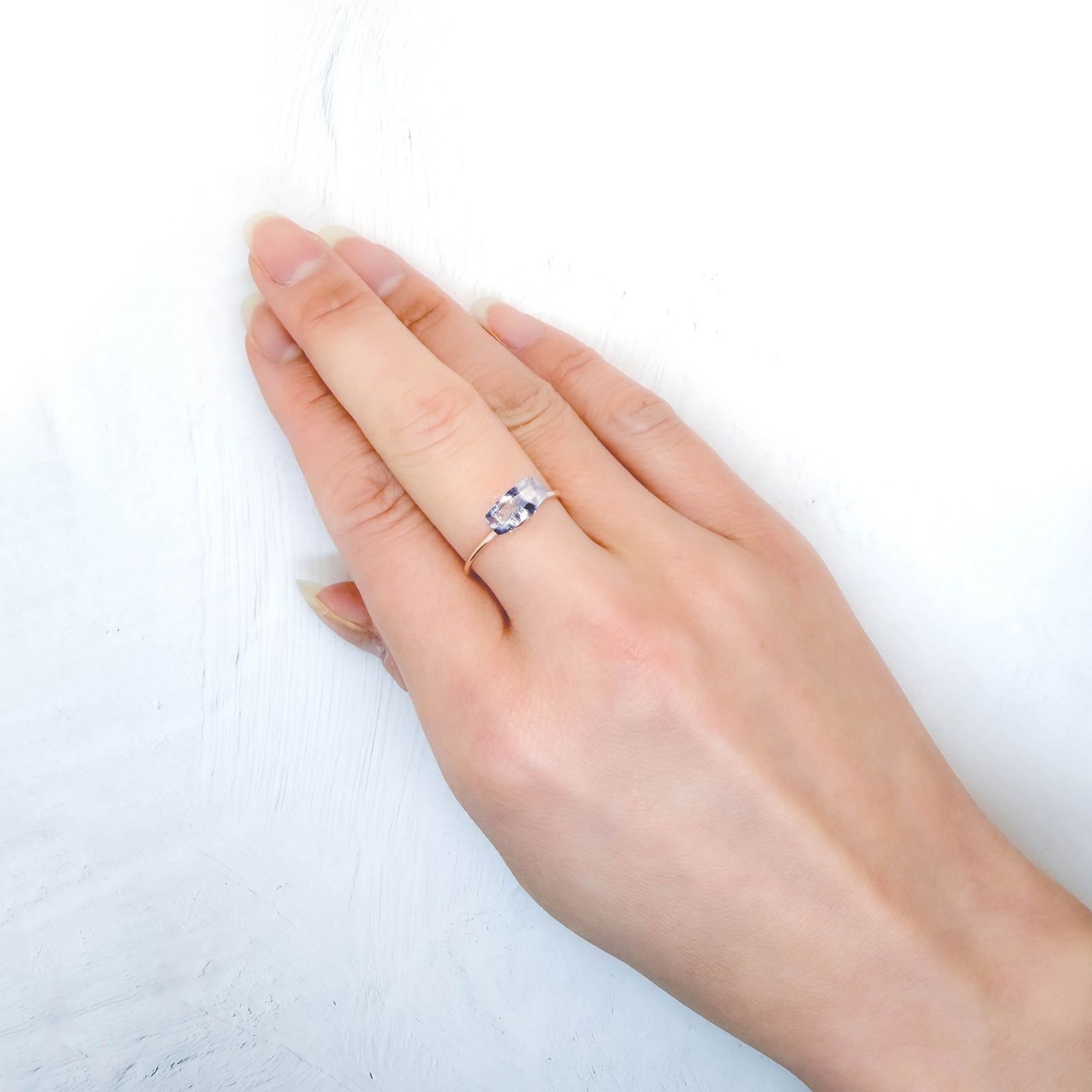 デュモルチェライトインクォーツ ブラジル産 0.95ct / 9.7x4.7mm前後 [260331845]