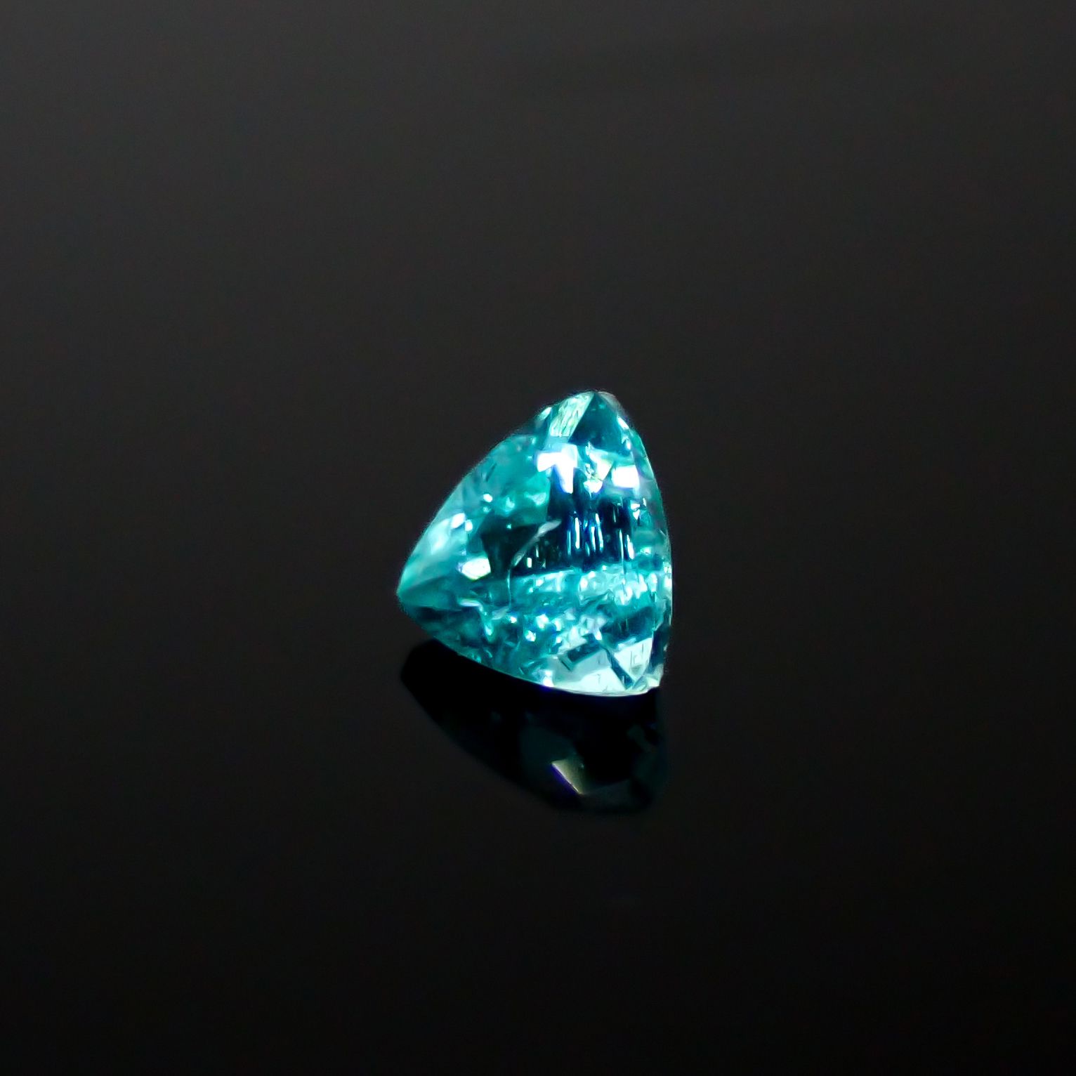 パライバトルマリン ブラジル産 0.11ct[240928743]2.9x2.9mm前後