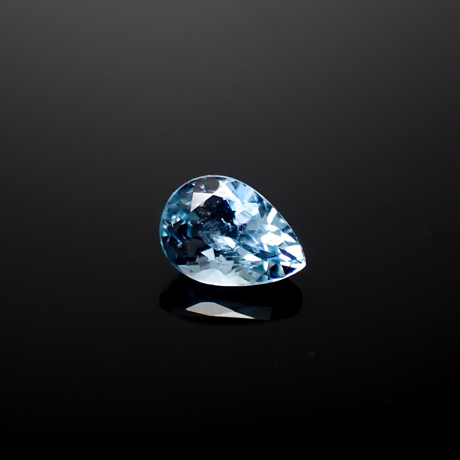 アクアマリン サンタマリアカラー マダガスカル産 0.72ct[240326962]7x5mm前後