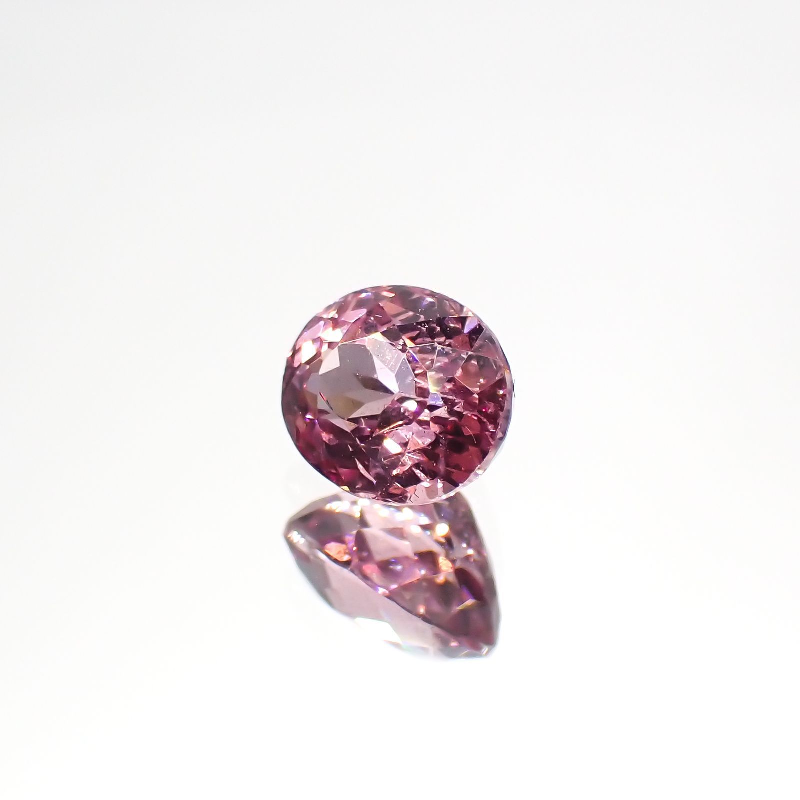 カラーシフトマラヤガーネット(宝石名ガーネット)タンザニア産 1.27ct 識別済[220115015]6.6x5.5mm前後