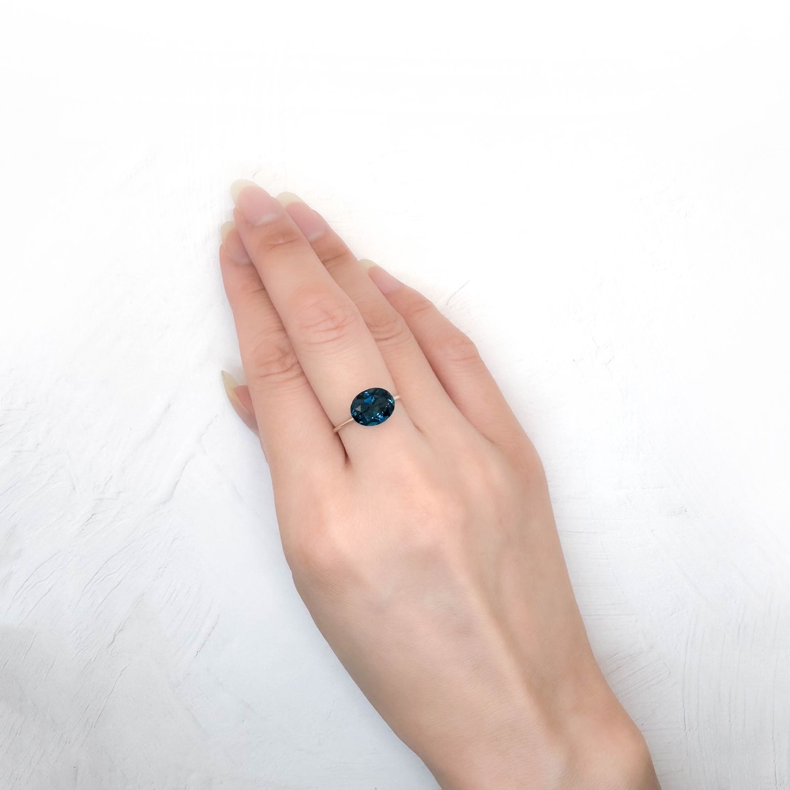 ロンドンブルートパーズ ブラジル産 3.33ct / 10.1x8mm前後 [250931122]