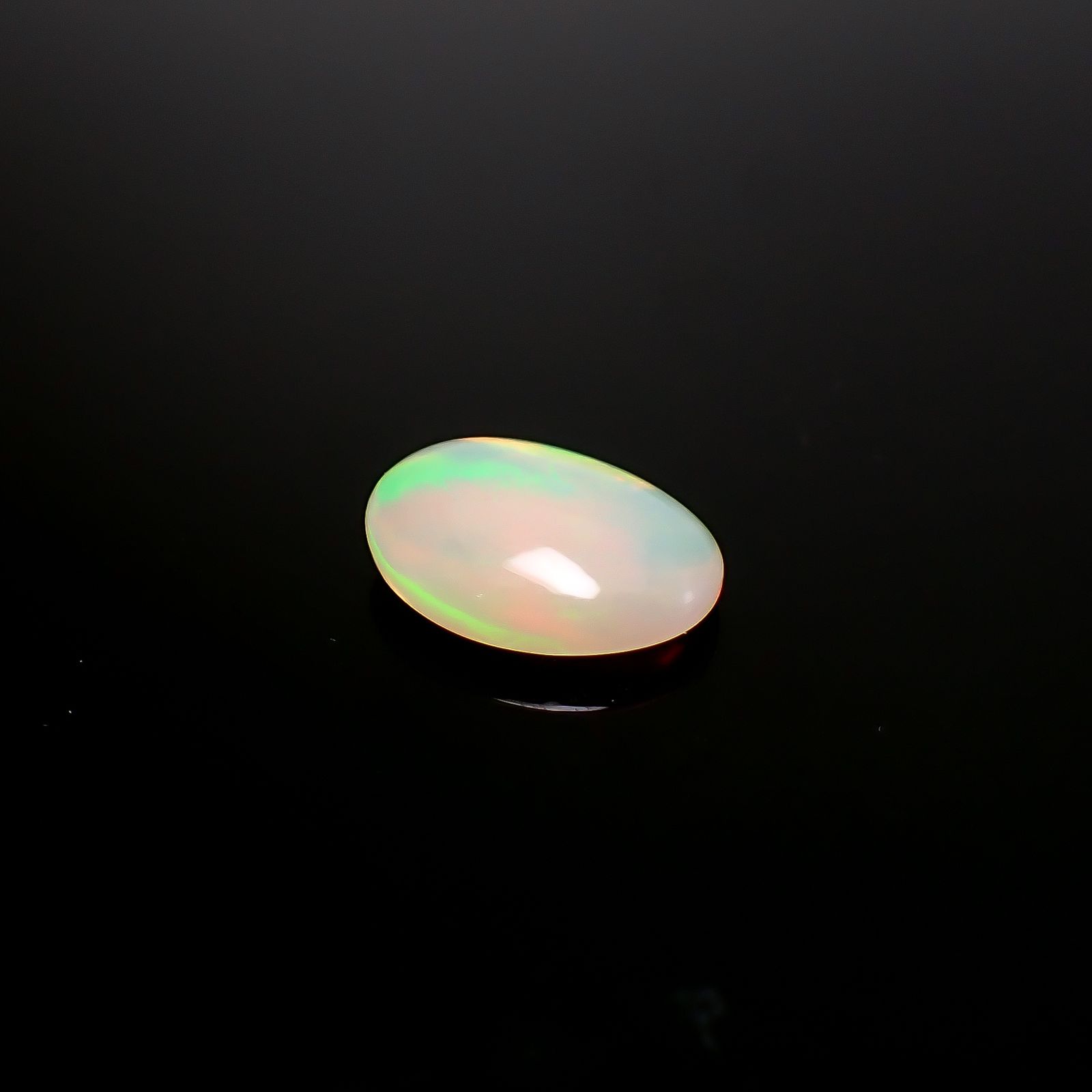 エチオピアオパール(宝石名オパール)エチオピア産 ソ付(彩珠) 4.369ct / 16.2x12.4mm前後 [260722911]