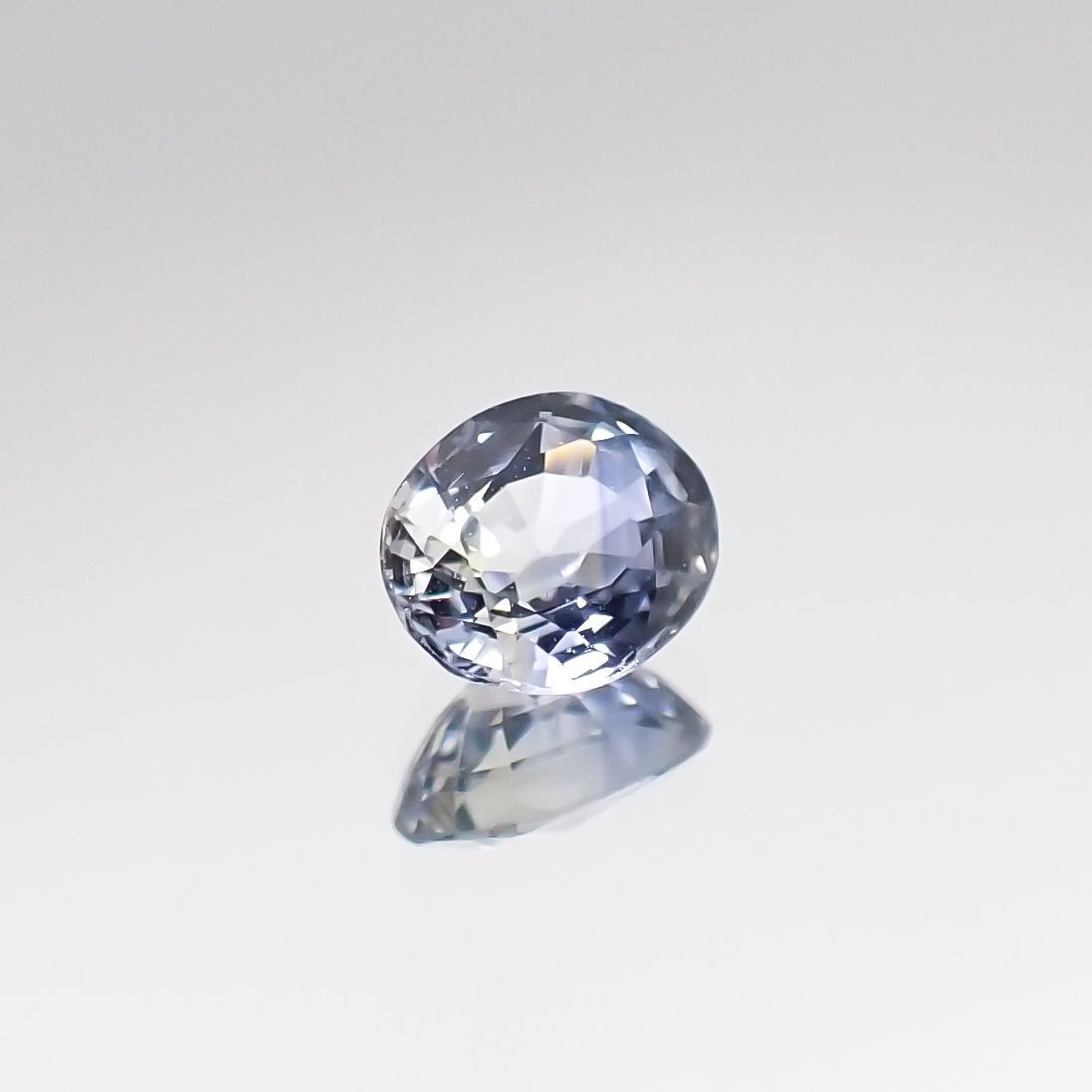 アイスブルーサファイア(宝石名ブルー・サファイア) スリランカ/マダガスカル産 0.33ct 識別済[210711174]4.5×3.7mm前後