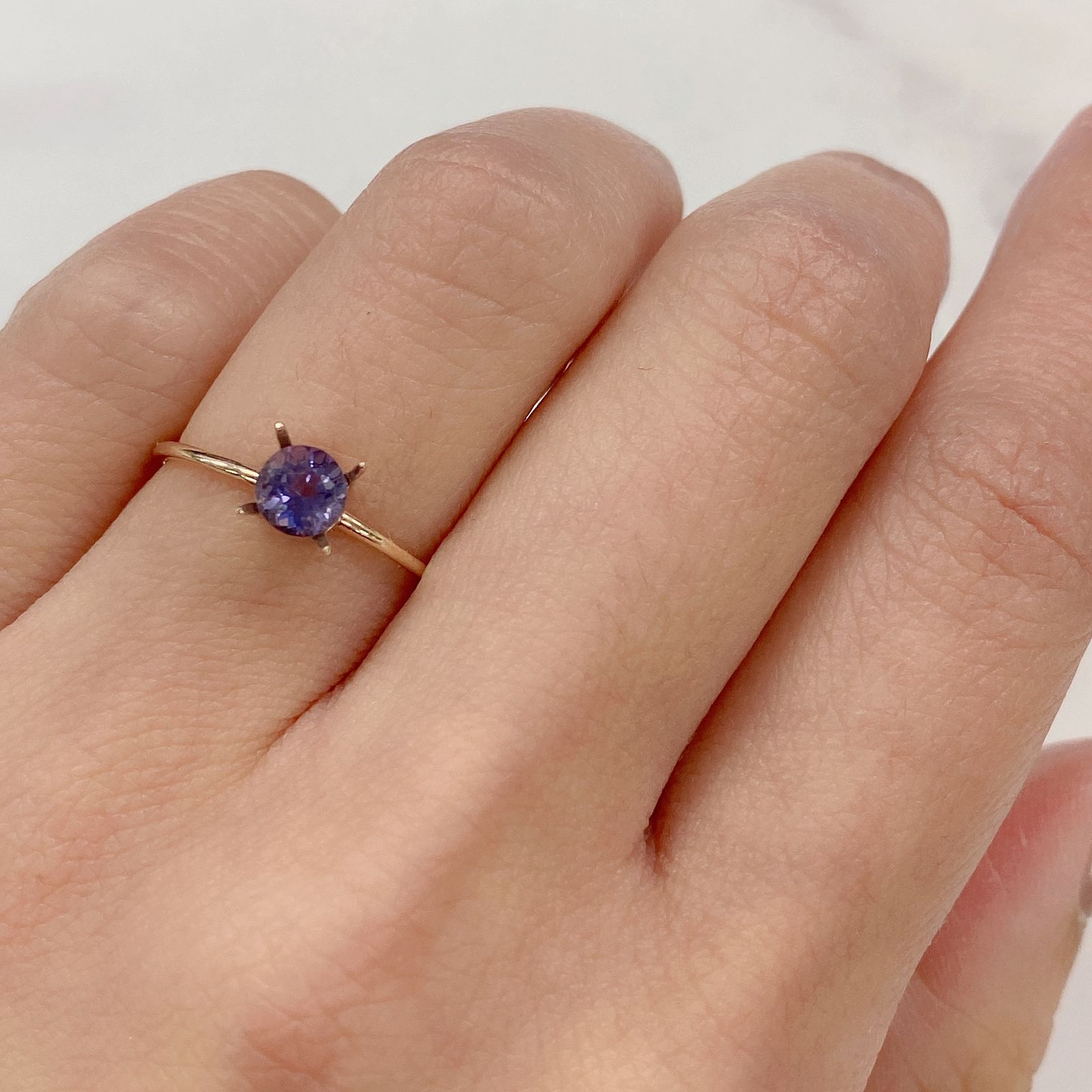 マリアライト(宝石名パープル・スキャポライト) スリランカ産 0.41ct 識別済[21038941]4.7×4.7mm前後