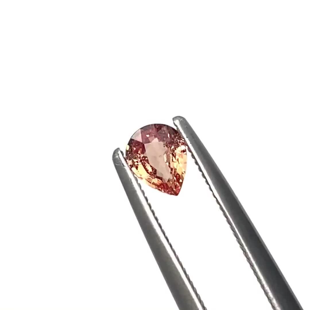 朝陽に咲く蓮の輝き パパラチャサファイアを解説 | TOP STONE(トップ