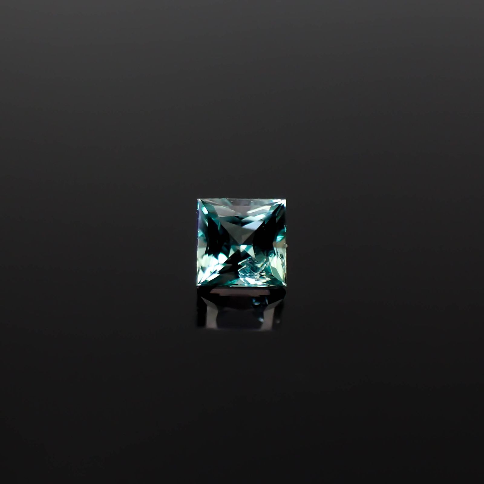 ◇プリンセスカット◇アレキサンドライト ブラジル産/EmeraldMain社製 0.10ct [250330065]2.5x2.5mm前後