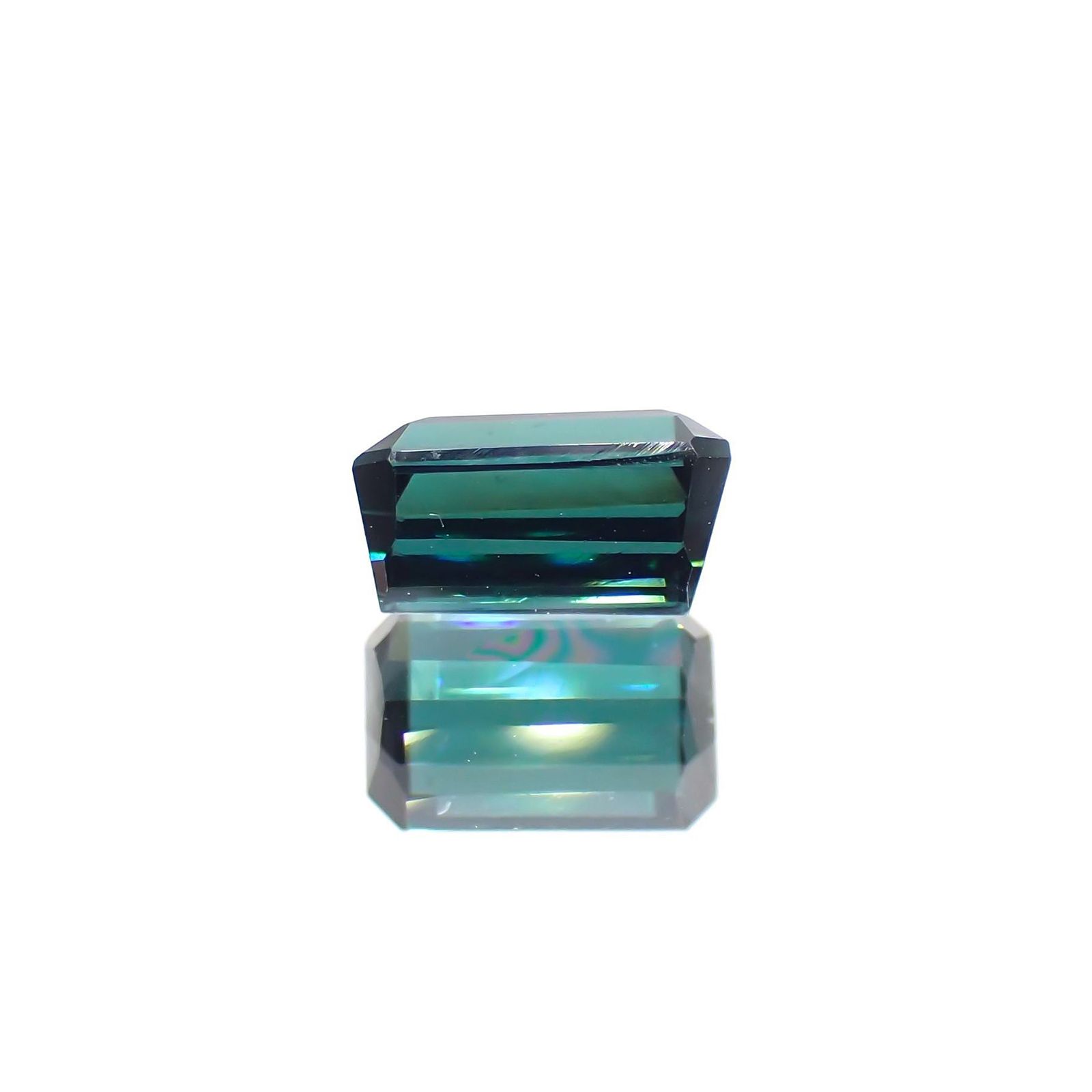 インディゴライト(宝石名ブルー・トルマリン/別名インディゴライト)ブラジル産 ソ付(彩珠) 1.175ct / 7.1x4.7mm前後 [231224373]