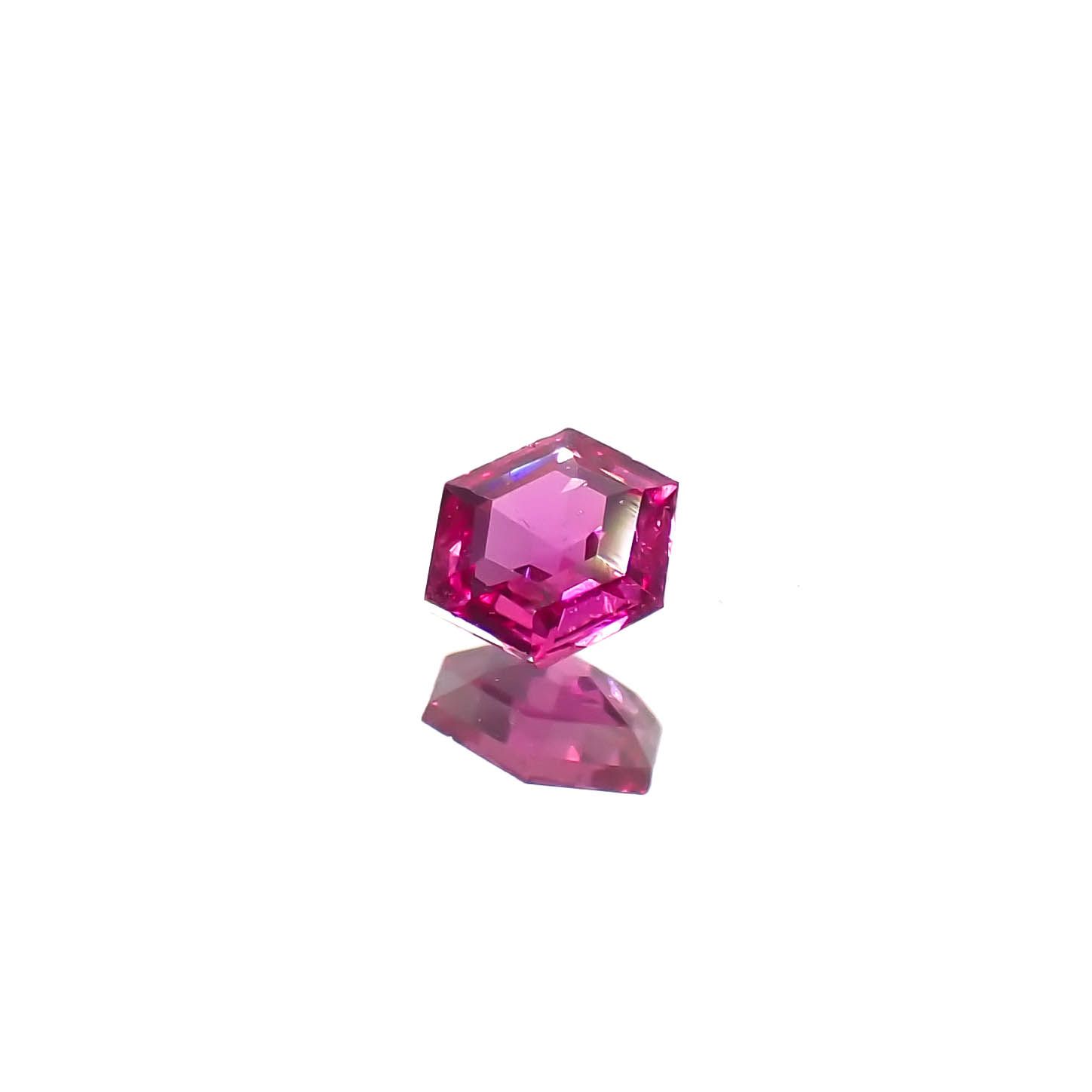 ◇ヘキサゴンカット◇ルビー 非加熱 モザンビーク産 0.13ct[240427105]3x3mm前後