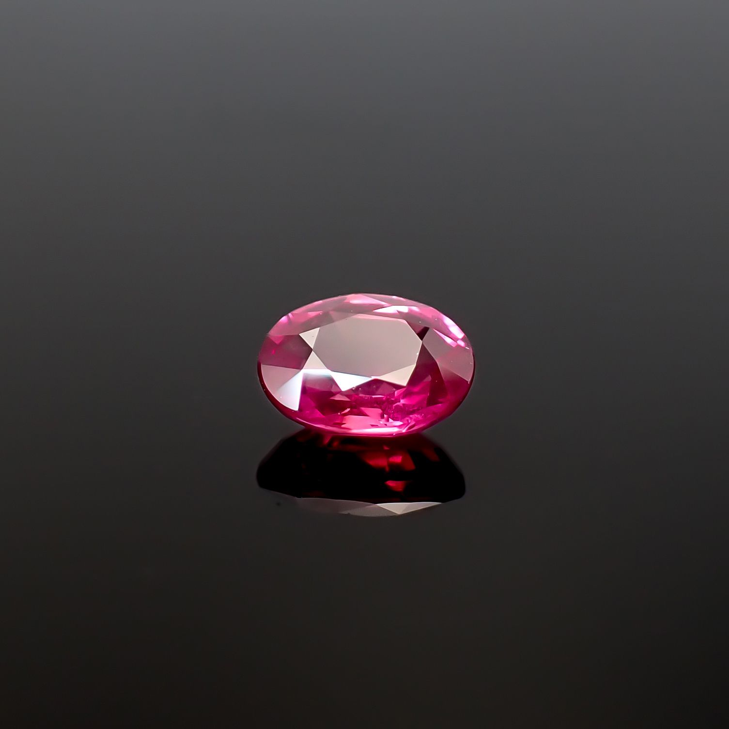 ルビー 非加熱(宝石名ルビー)マダガスカル産 GIA鑑付 0.61ct / 5.56x4.38mm前後 [260632489]