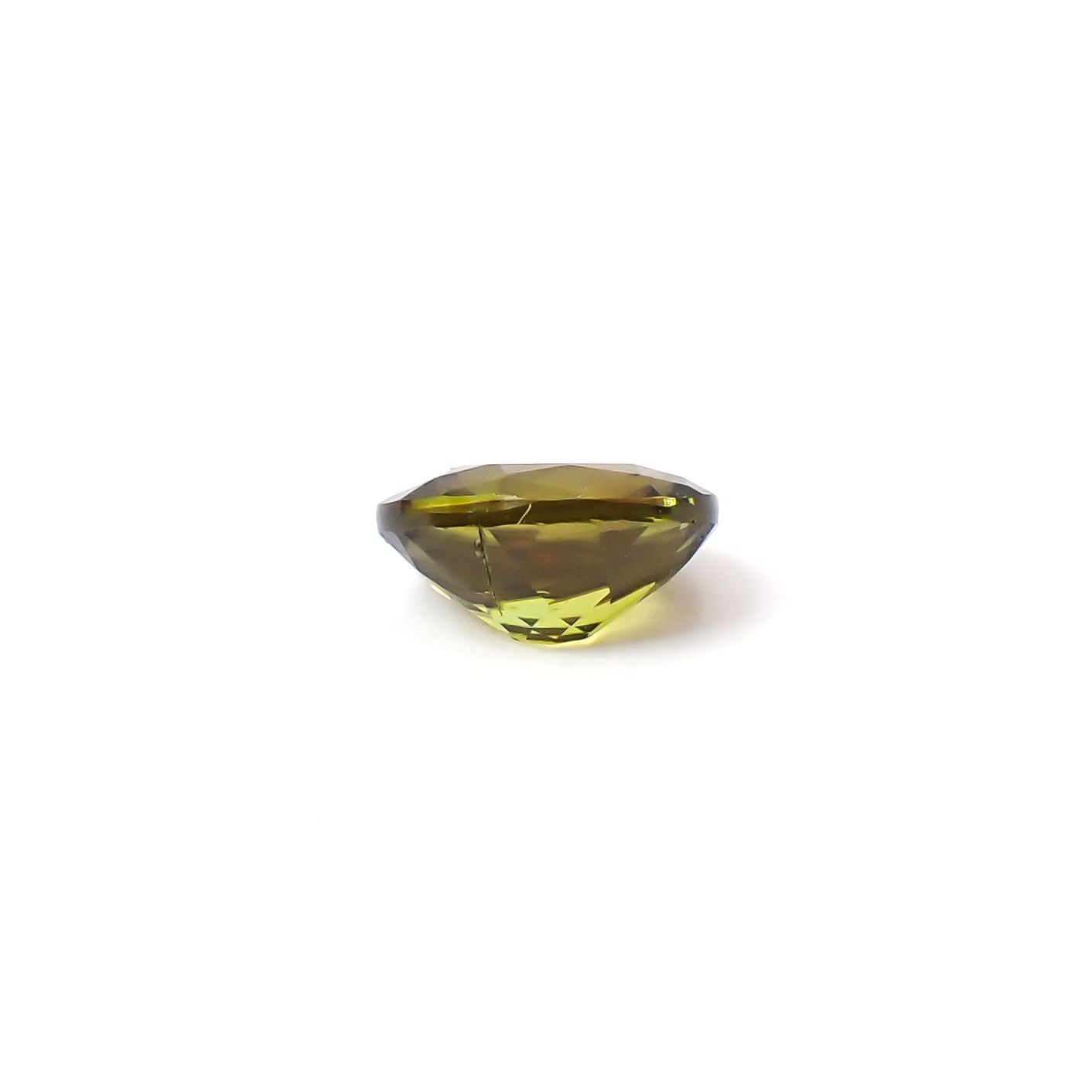 カラーチェンジスフェーン パキスタン産 0.51ct / 5.3x4.6mm前後 [260632435]