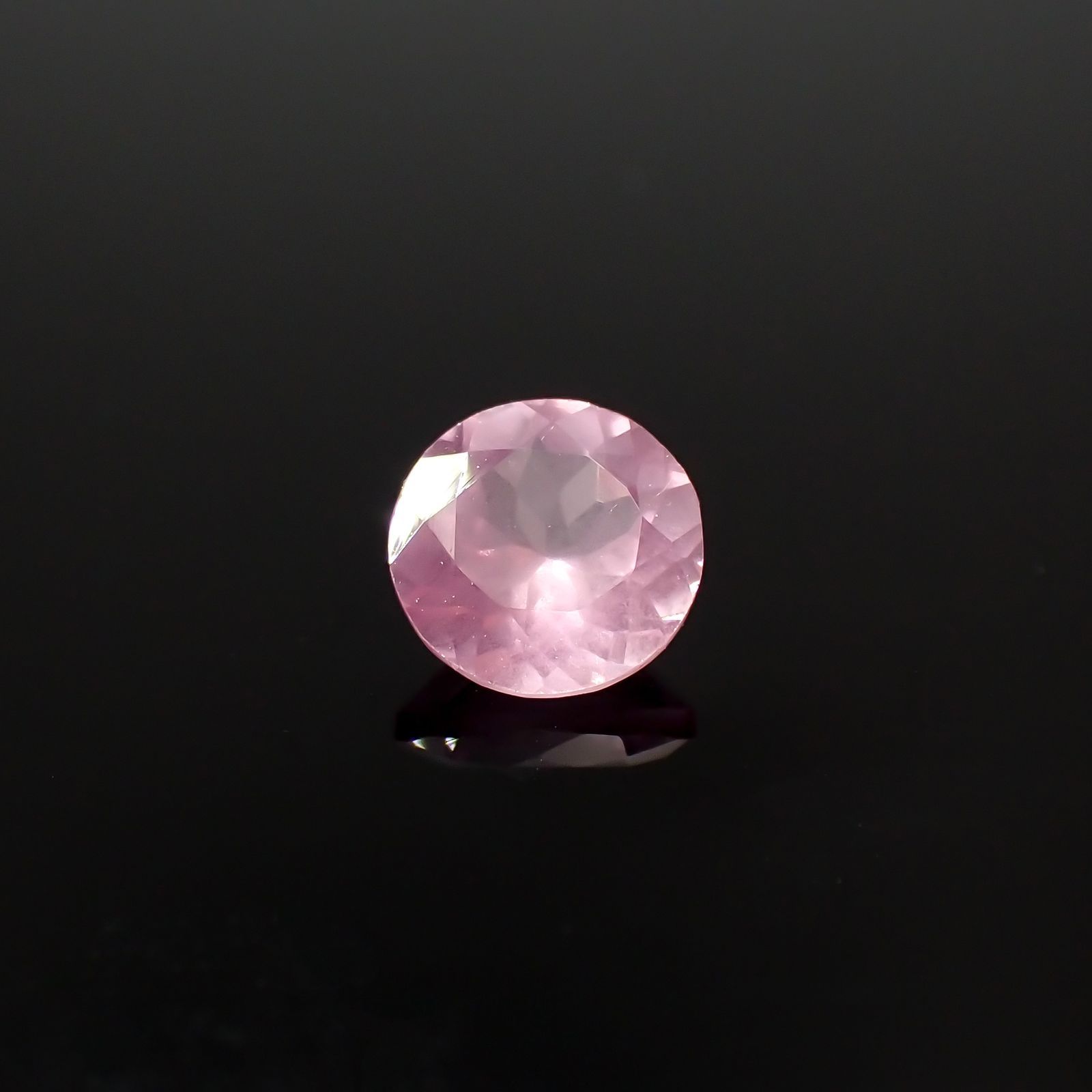 シルキーピンクスピネル タンザニア産 0.49ct / 5x5mm前後 [260524952]