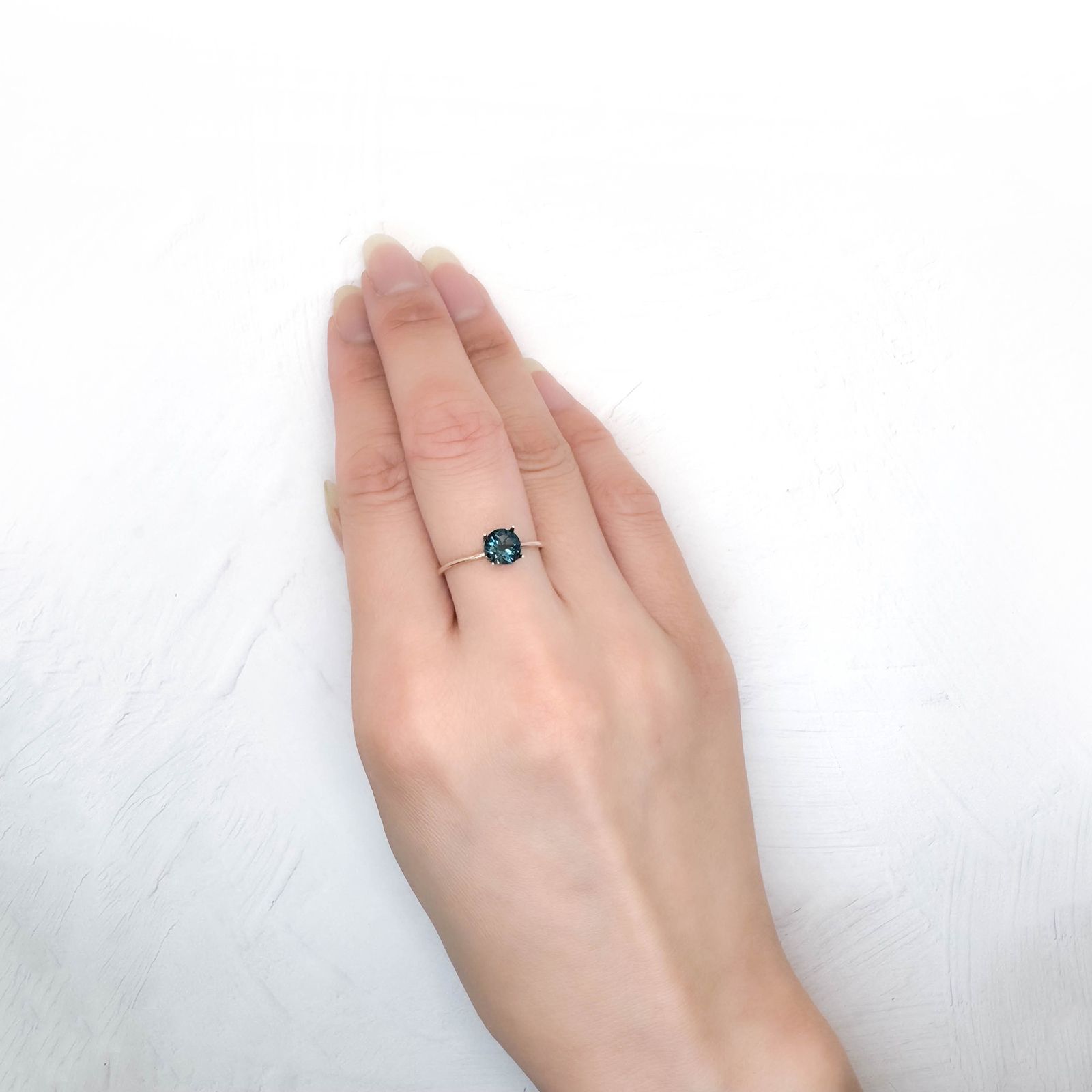 ロンドンブルートパーズ ブラジル産 0.87ct / 6x6mm前後 [250931128]