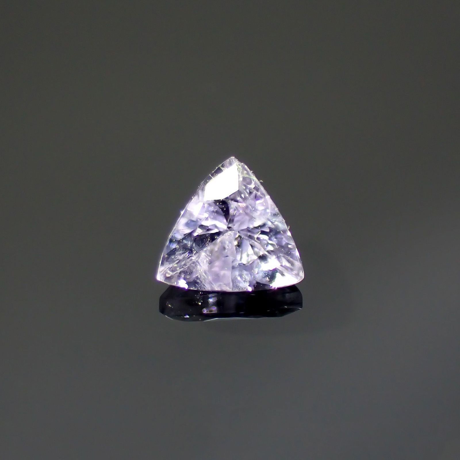 ラベンダーゾイサイト(宝石名ゾイサイト)タンザニア産 識別済 0.25ct / 4x4.1mm前後 [220115063]