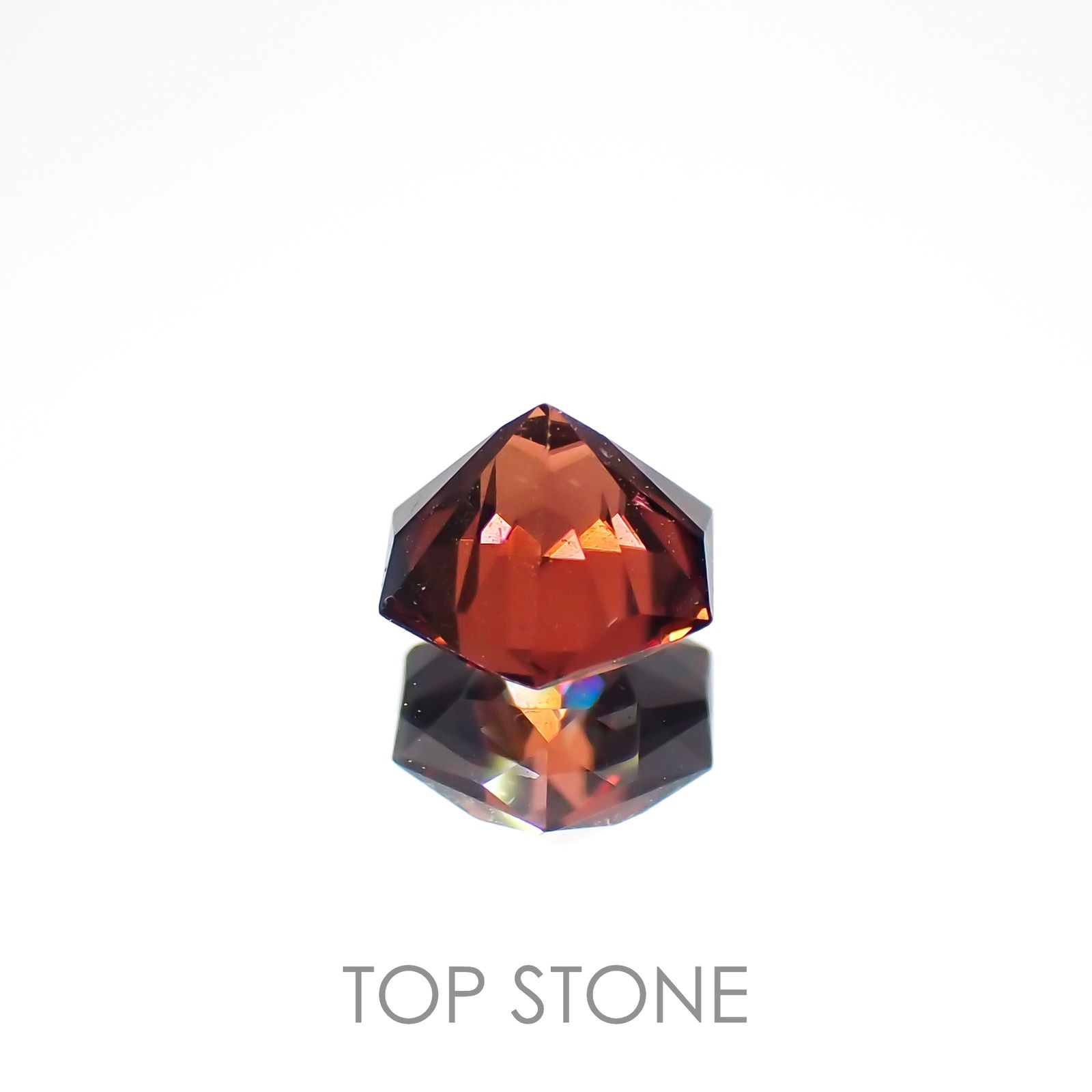 ◇ヘキサゴンカット◇レッドジルコン(宝石名ジルコン)スリランカ/カンボジア産 0.79ct 識別済[221219494]4.9x4.8mm前後