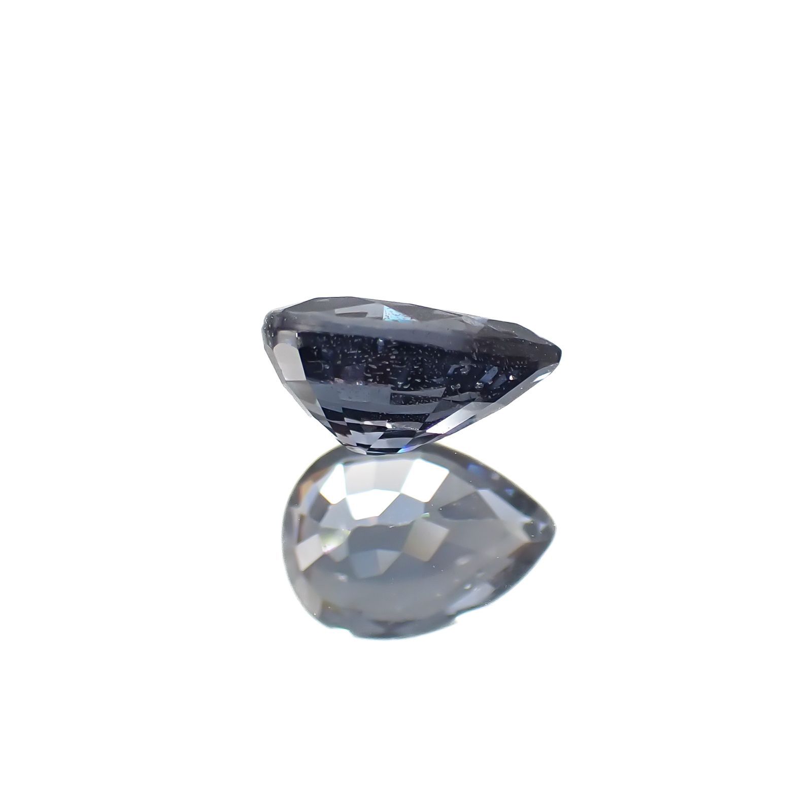 ベキリーブルーガーネット（カラーチェンジガーネット アレキタイプ）(宝石名ガーネット)マダガスカル・ベキリー産 0.78ct 識別済[220716949]6.5x4.7mm前後
