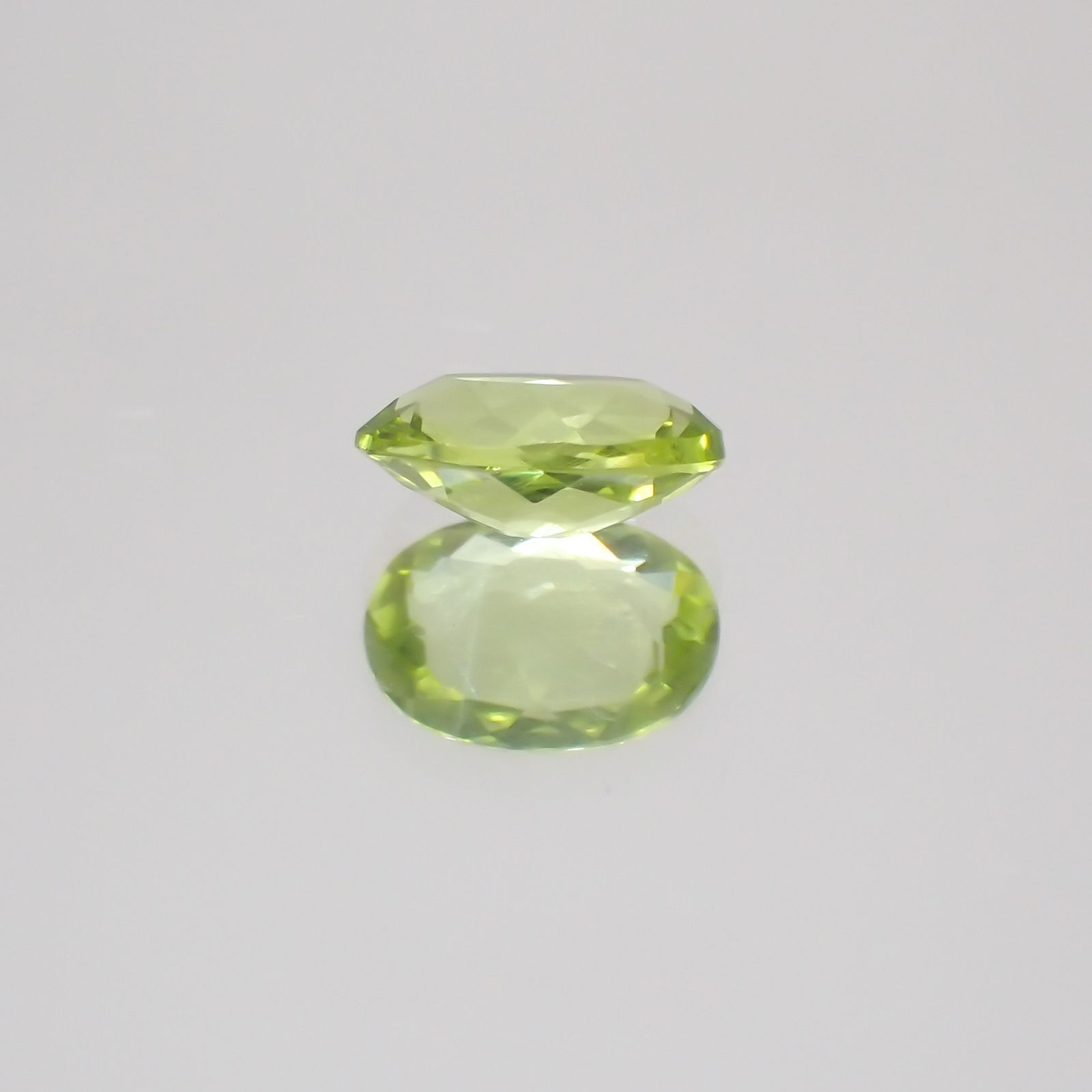 グリーンエンスタタイト(宝石名グリーン・エンスタタイト)カメルーン産 0.52ct 識別済[231224390]5.9x4.3mm前後