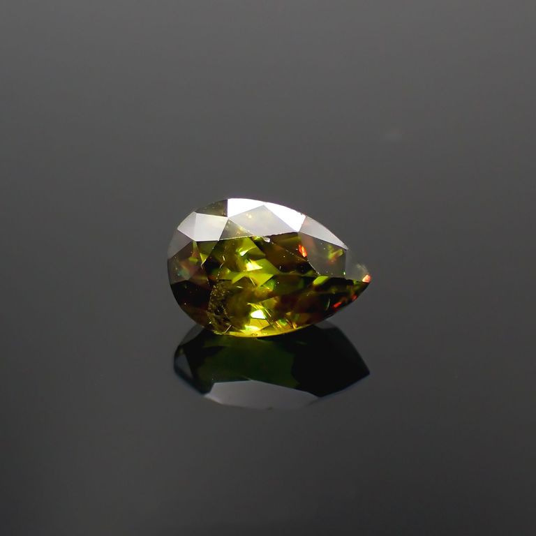 カラーチェンジスフェーン パキスタン産 1.5ct[230120042]8.3x5.5mm 