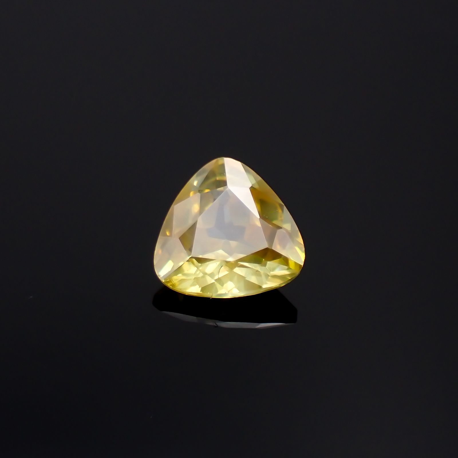 スファレライト スペイン産 0.68ct[230722758]5.6x5.8mm前後
