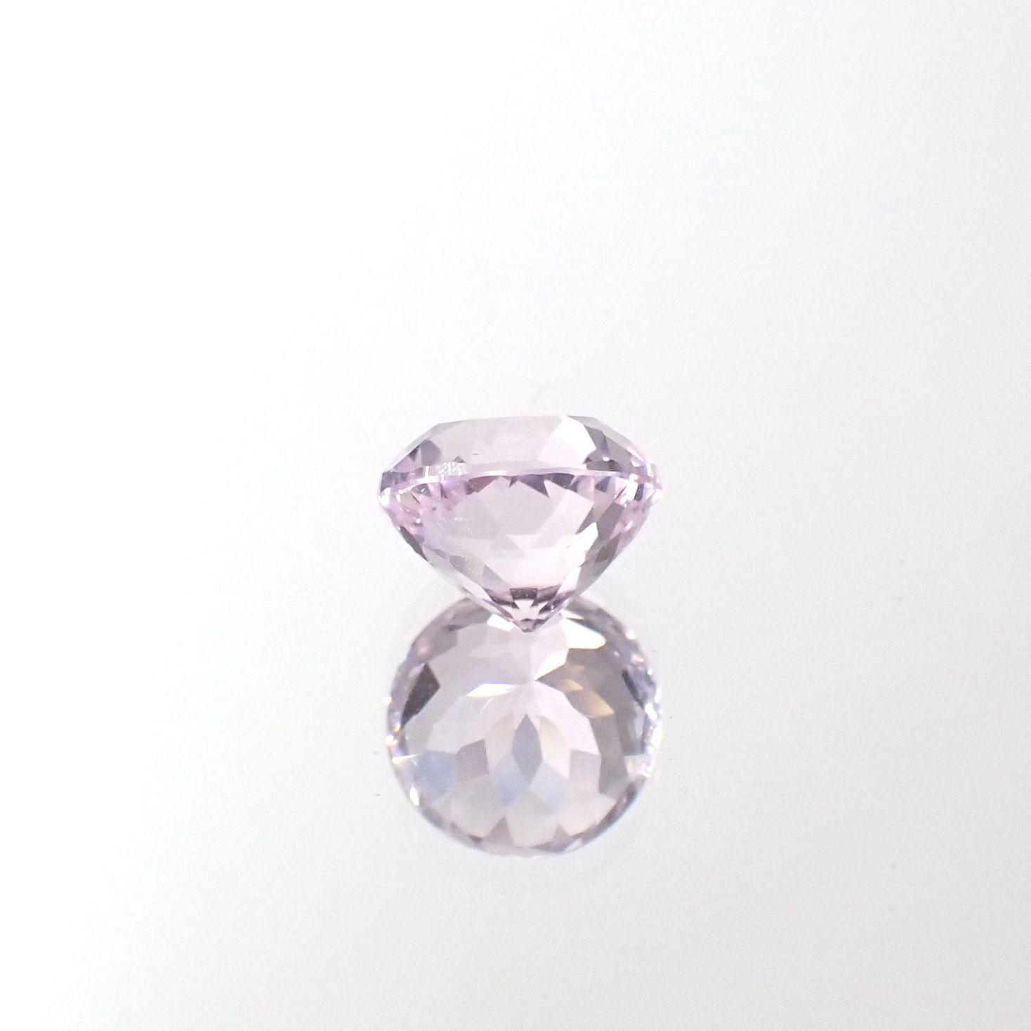 クンツァイト アフガニスタン産 0.95ct[231224771]5.8x5.7mm前後