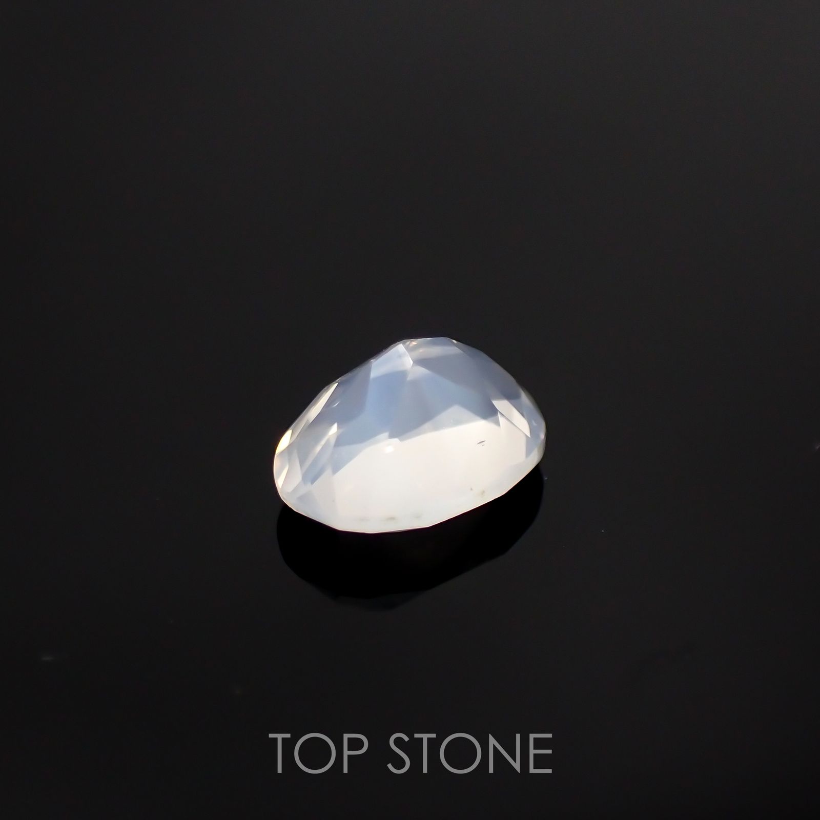 ムーンストーン インド・スリランカ産 ルース 0.72ct[210611351]7.1×5.1mm前後