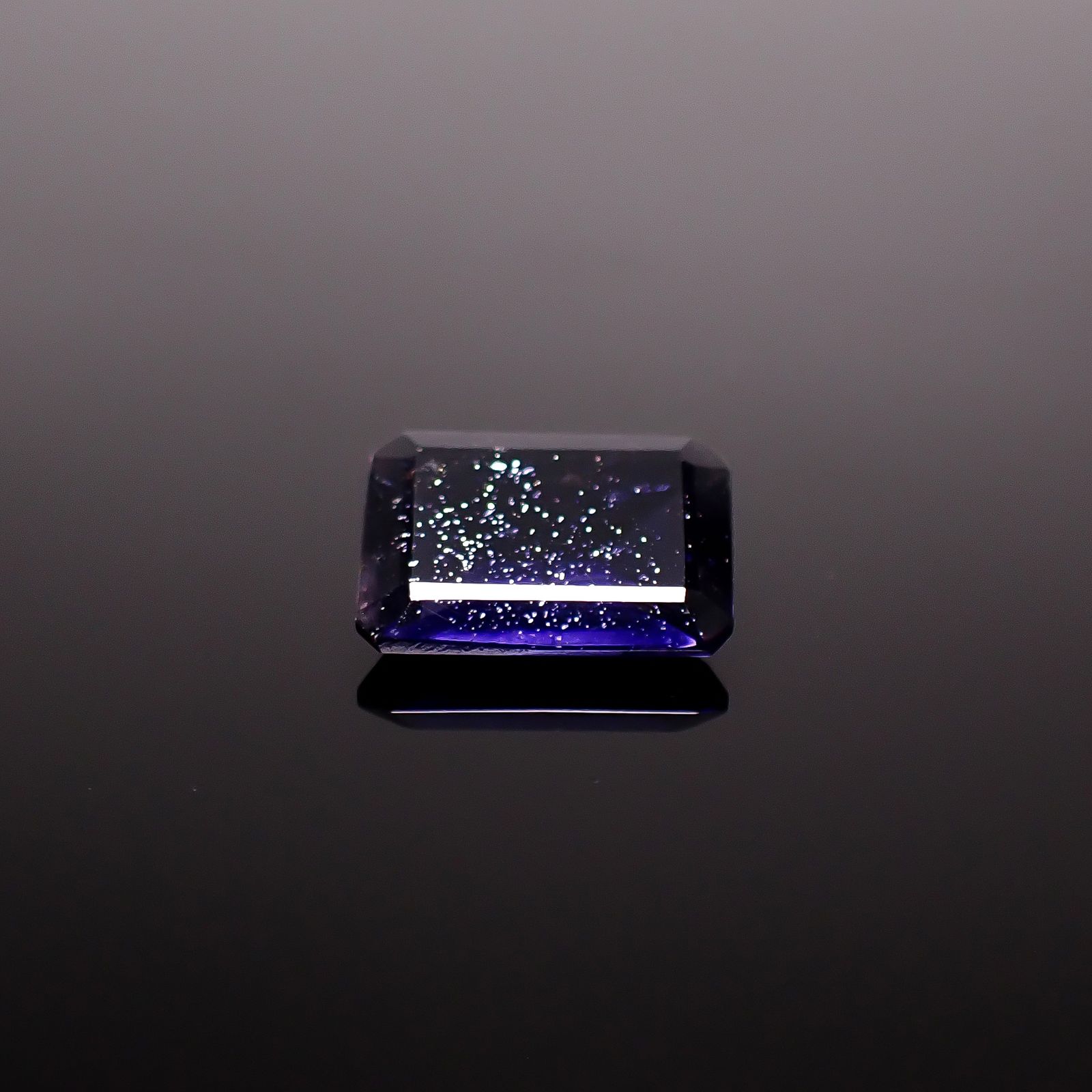 アイオライトサンストーン インド/ブラジル産 3.00ct / 11.6x8.6mm前後 [260231662]