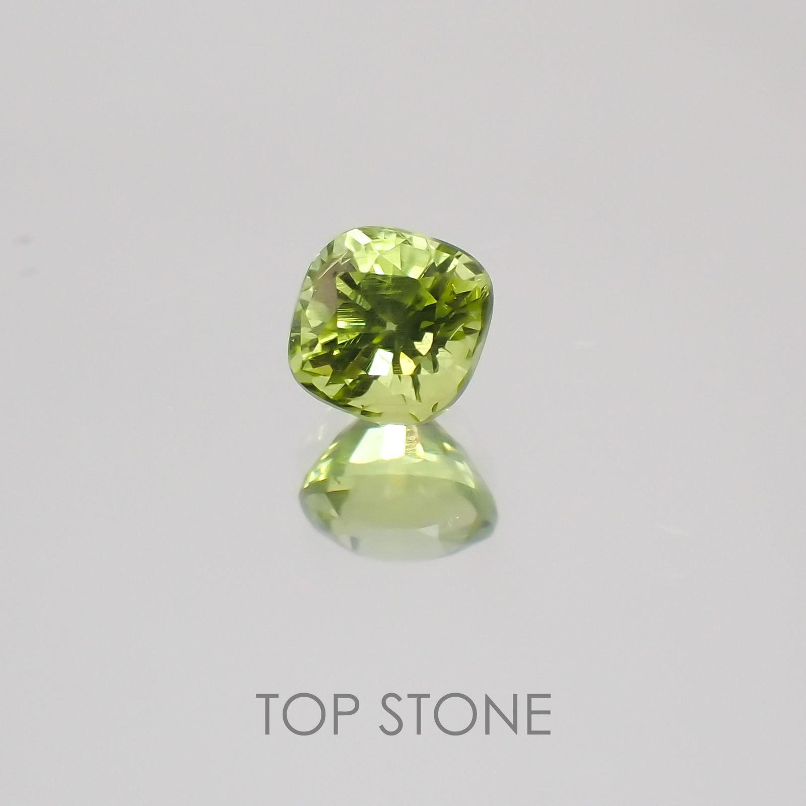 グリーンエンスタタイト(宝石名グリーン・エンスタタイト) カメルーン産 0.37ct 識別済[20128860]3.8×3.8mm前後