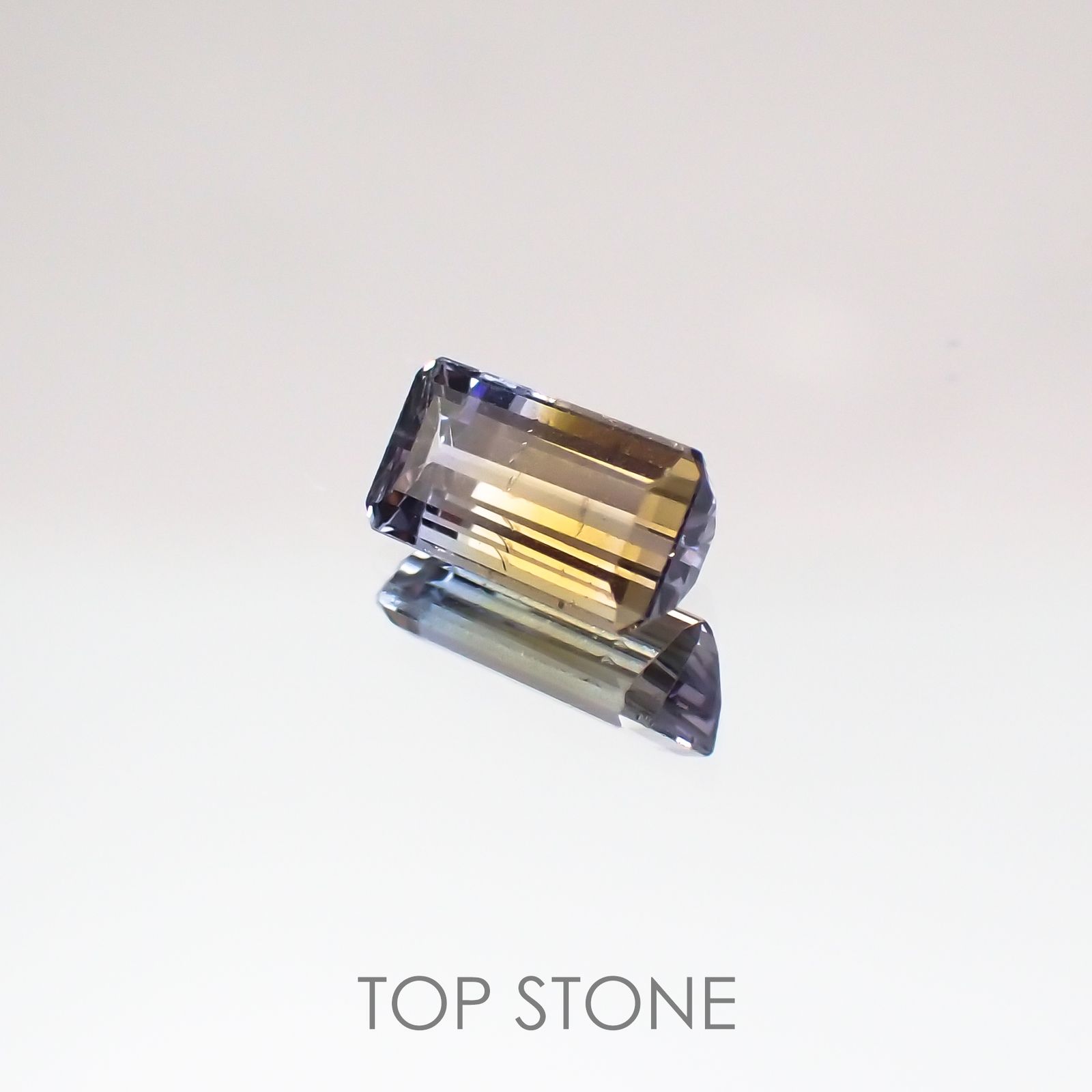 バイカラータンザナイト(ゾイサイト)非加熱 タンザニア産 ルース 0.5ct[210610949]5.9×3.1mm前後