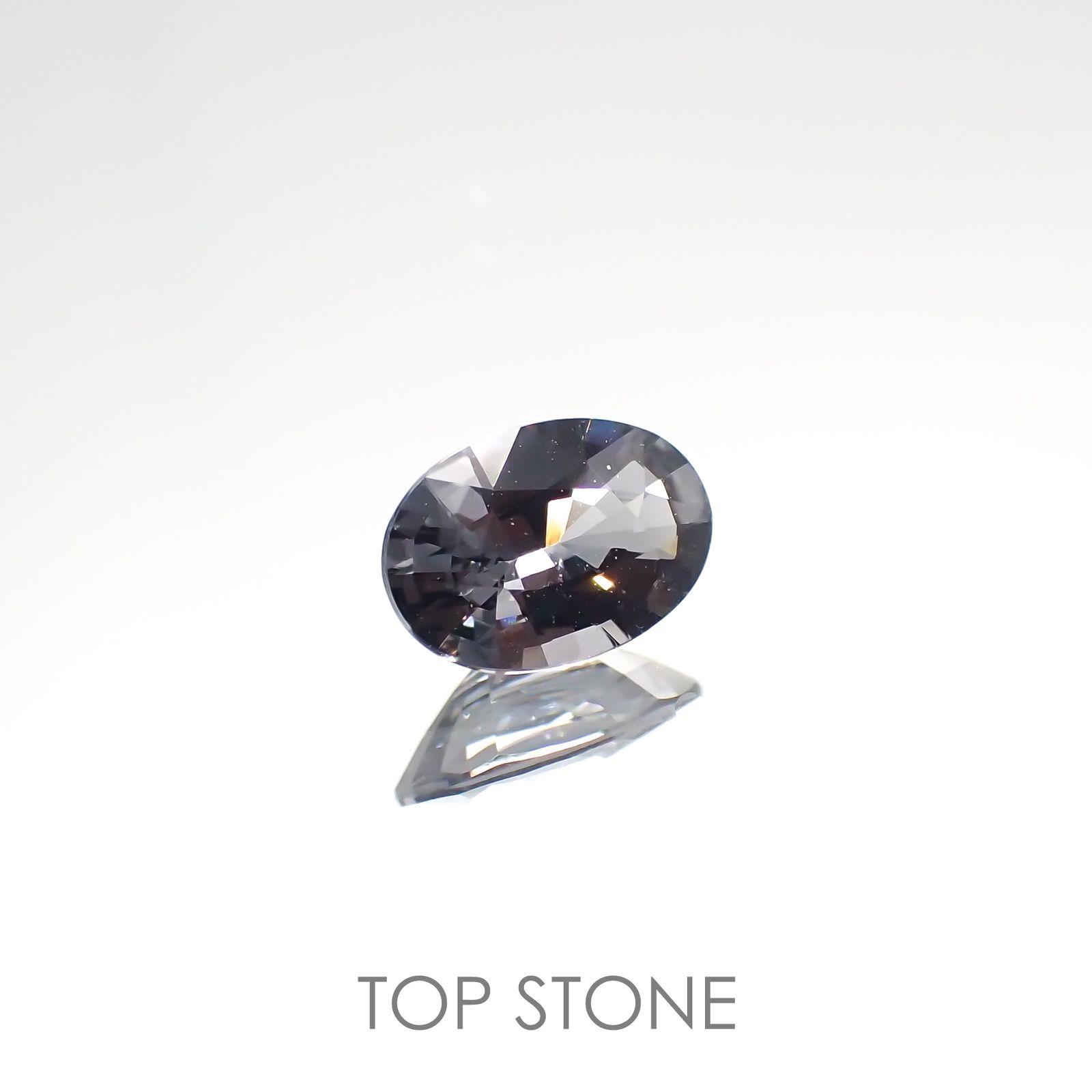 プラチナスピネル(宝石名スピネル) ビルマ産 0.580ct ソ付(彩珠)[210812844]6.3×4.3mm前後