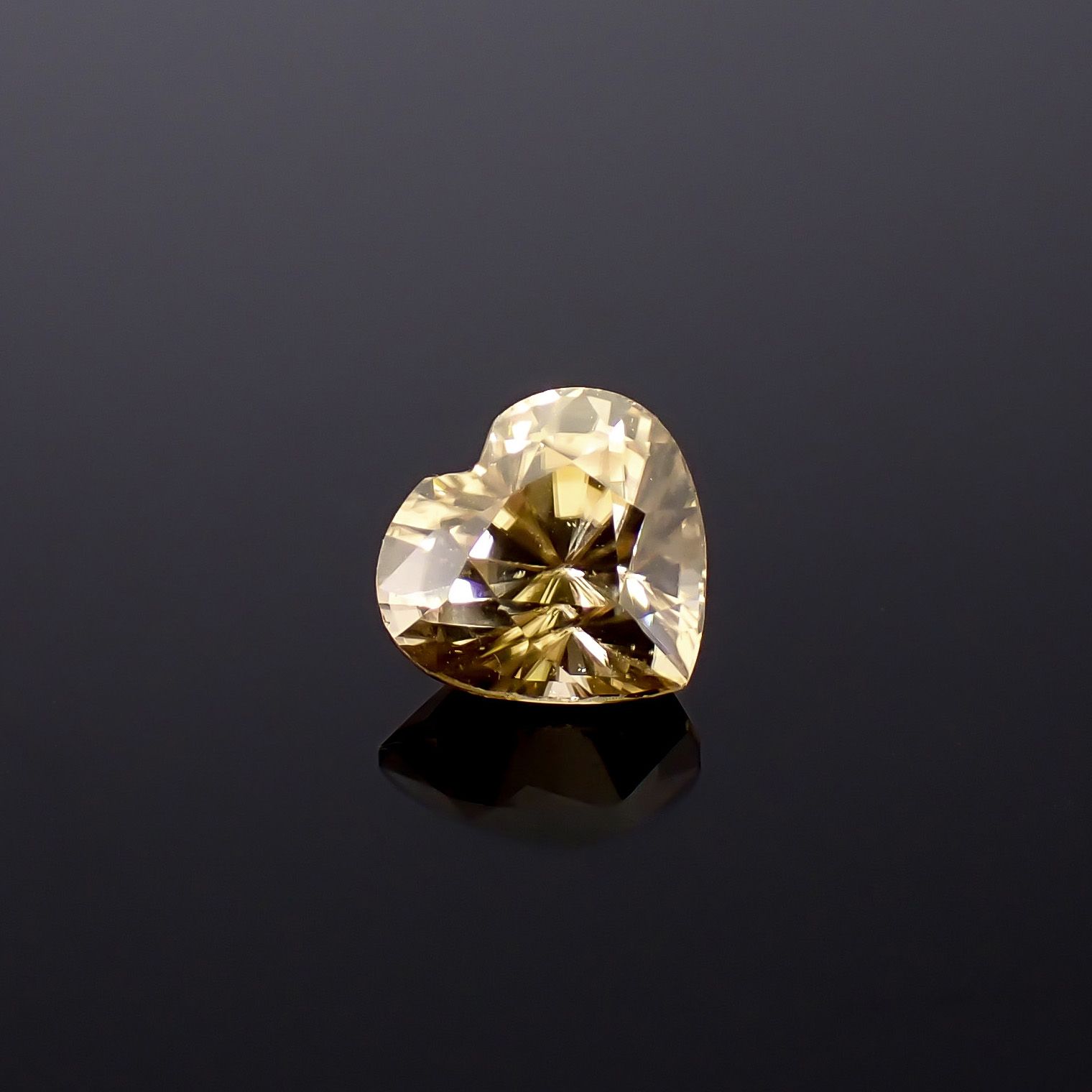 イエロージルコン スリランカ/カンボジア産 1.81ct / 6.8x7.1mm前後 [260932963]