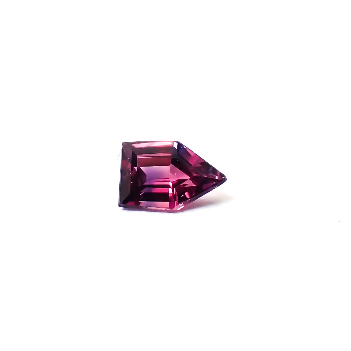 ◇カスタムカット◇ウィンザーサファイア タンザニア・ウィンザー産 0.18ct / 4.3x2.9mm前後 [260532144]