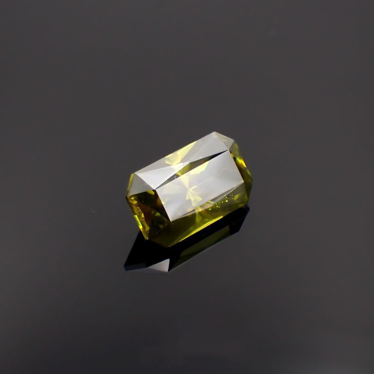 グリーンスファレライト(宝石名スファレライト)ブルガリア産 8.496ct ソ付[221219722]14.6x8.4mm前後