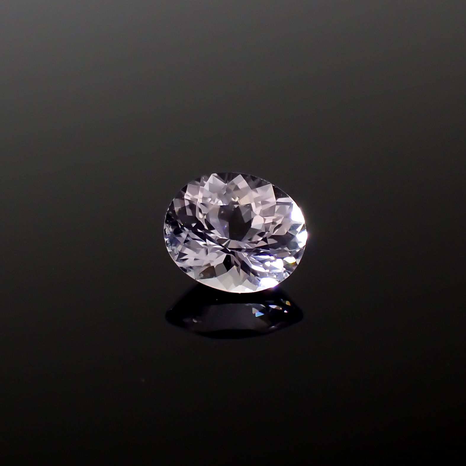 アイスラベンダーサファイア(宝石名サファイア)スリランカ/マダガスカル産 0.84ct 識別済[240226284]6x5.3mm前後
