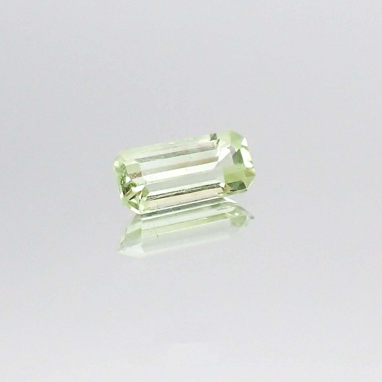 ミントガーネット(宝石名グリーン グロッシュラー・ガーネット)タンザニア産 0.81ct 識別済[230522253]7.8x3.6mm前後