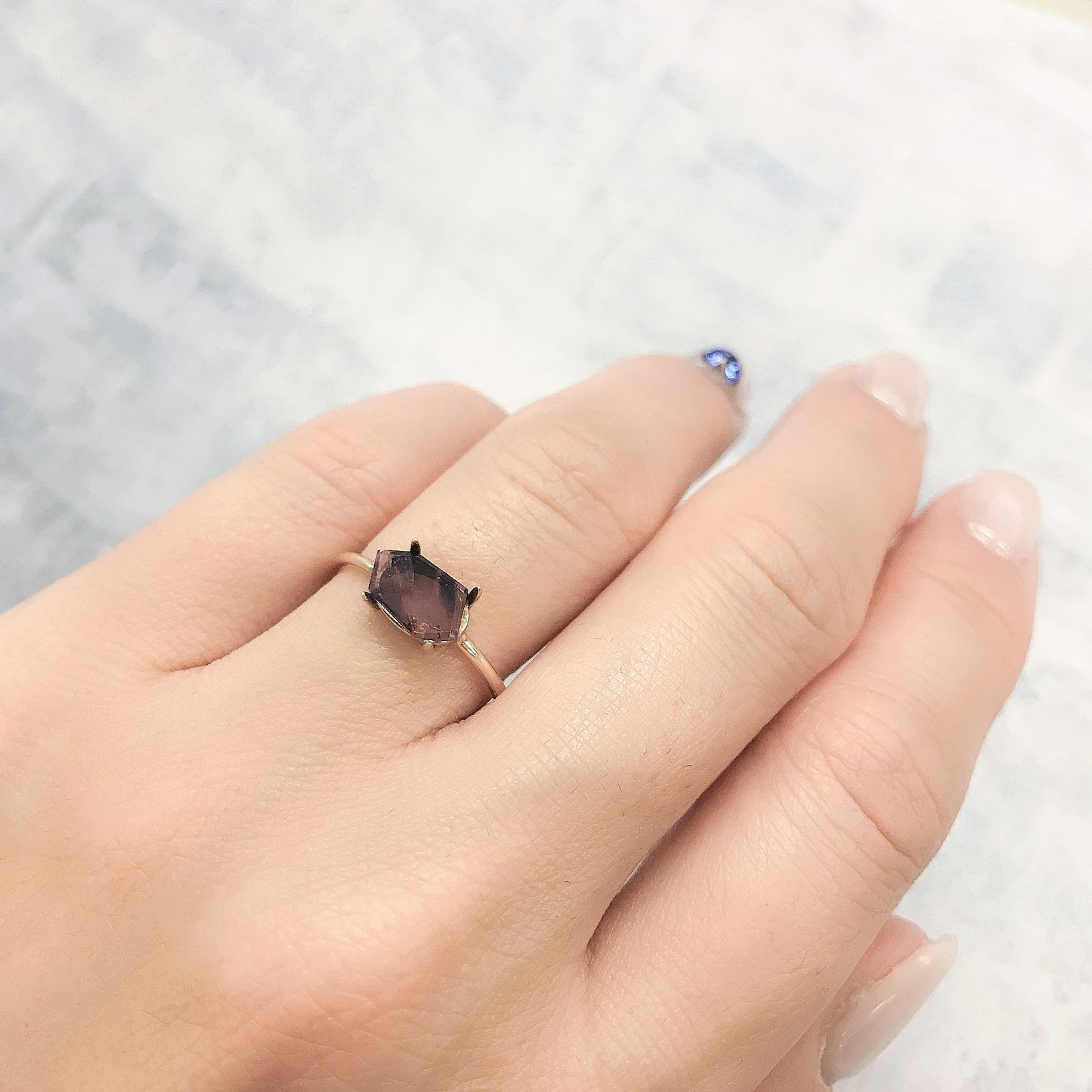 ◇カスタムカット◇ウィンザーサファイア(宝石名サファイア)タンザニア・ウィンザー産 1.02ct 識別済[220515945]8.4x5.1mm前後