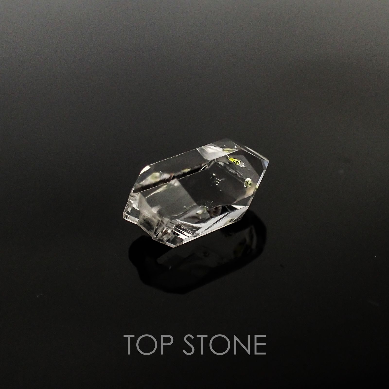 オイルインクォーツ パキスタン産 原石・結晶 3.54ct[20117526]13.5×7.2mm前後