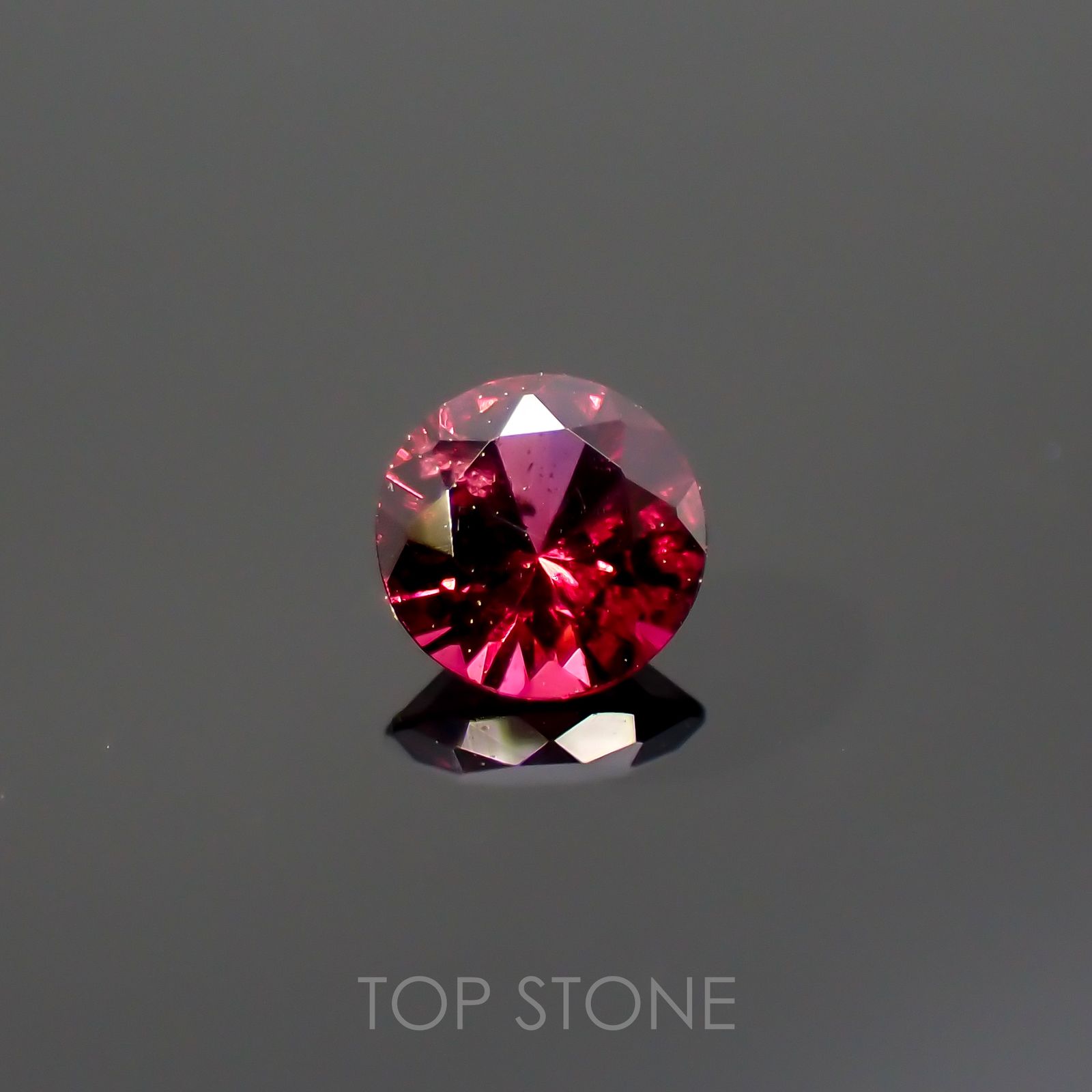 レッドスピネル(宝石名レッド・スピネル)タンザニア産 0.16ct 識別済[220114316]3.3x3.3mm前後