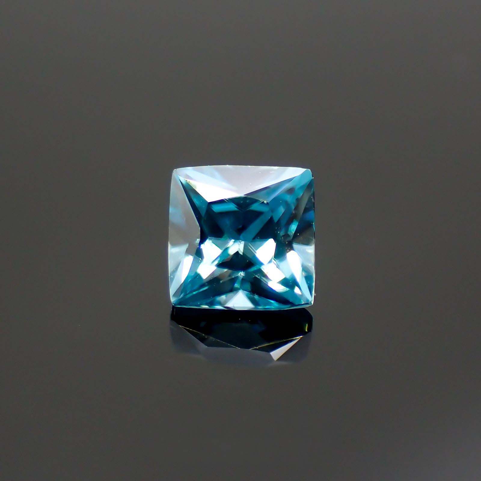 ◇プリンセスカット◇ブルージルコン(宝石名ジルコン)カンボジア産 0.96ct 識別済[220113990]5x4.9mm前後