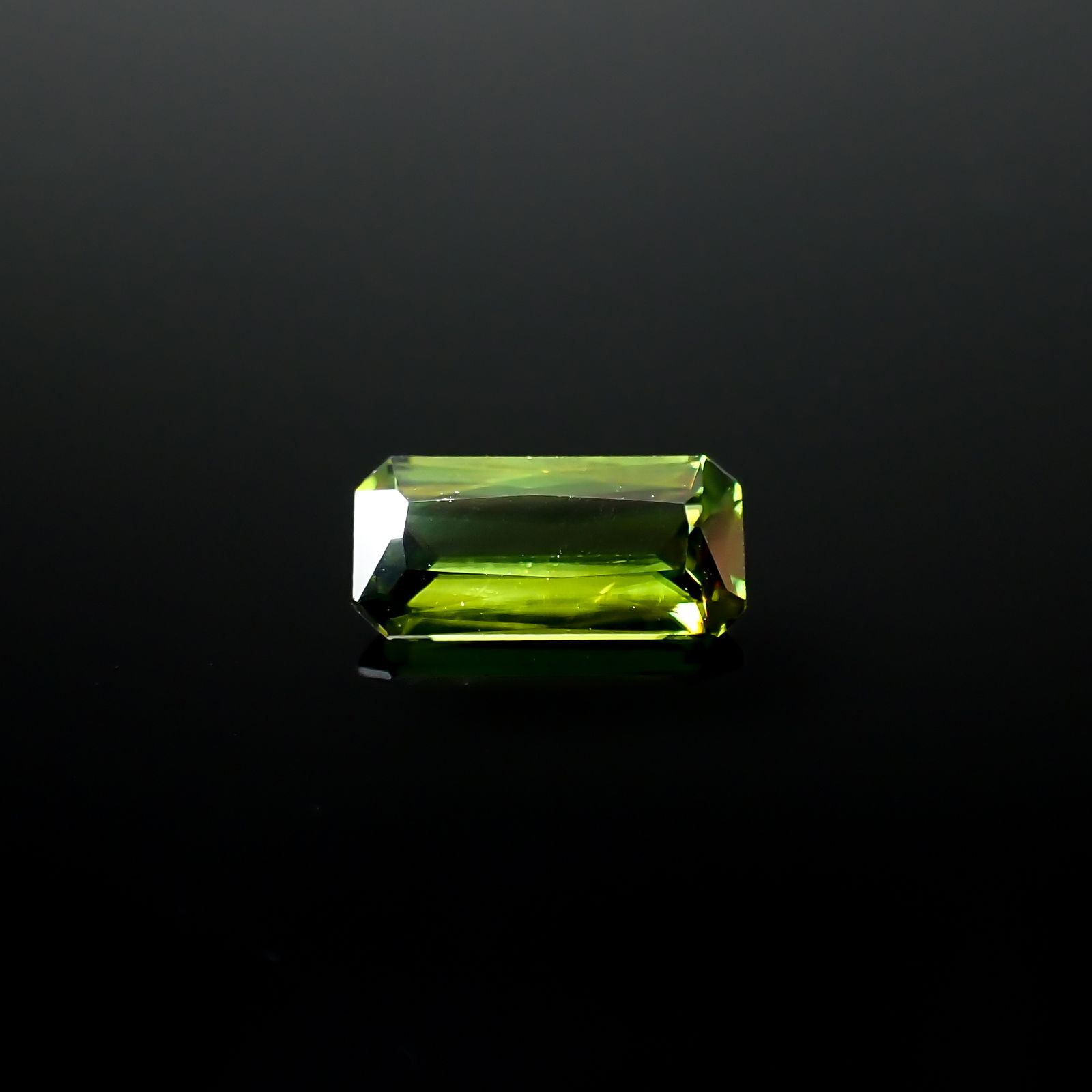 カラーチェンジスフェーン パキスタン産 0.80ct[231224765]8.3x4mm前後