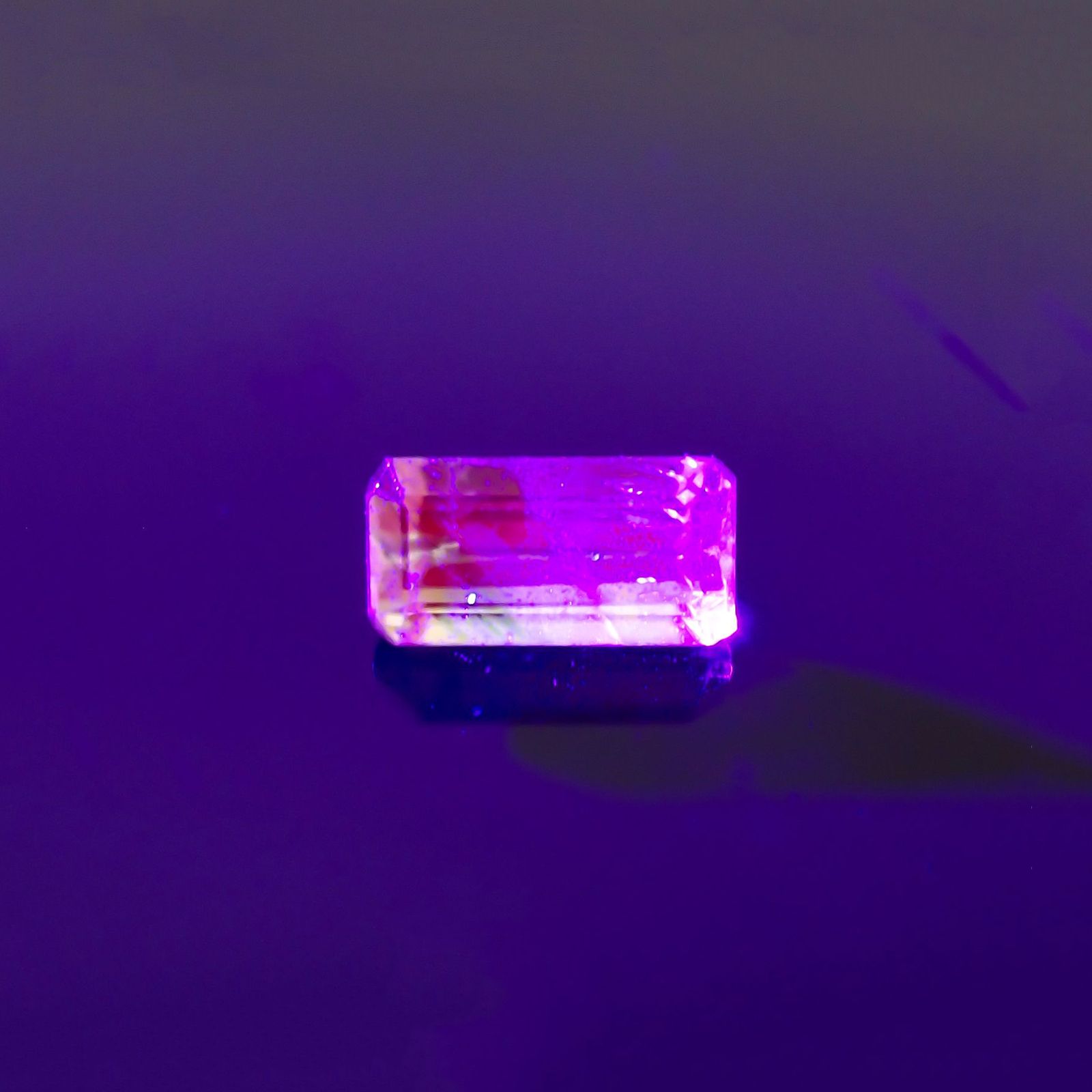 バイカラーツァボライト(宝石名グリーン グロッシュラー・ガーネット) タンザニア産 1.23ct 識別済[210711909]7.9×4mm前後