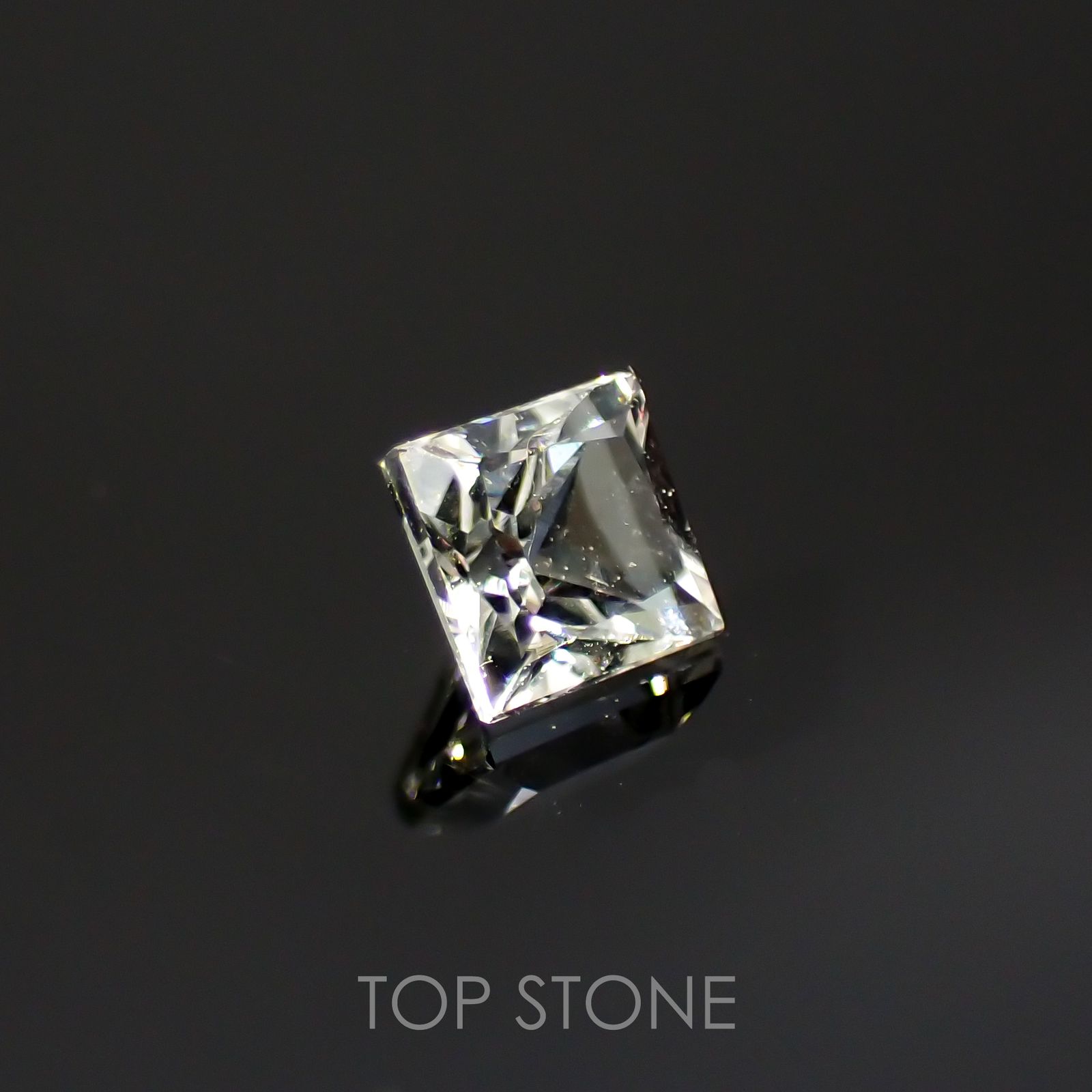 ◇プリンセスカット◇リューコガーネット(宝石名ホワイト グロッシュラー・ガーネット)ビルマ産 0.20ct 識別済[220115447]3x3mm前後