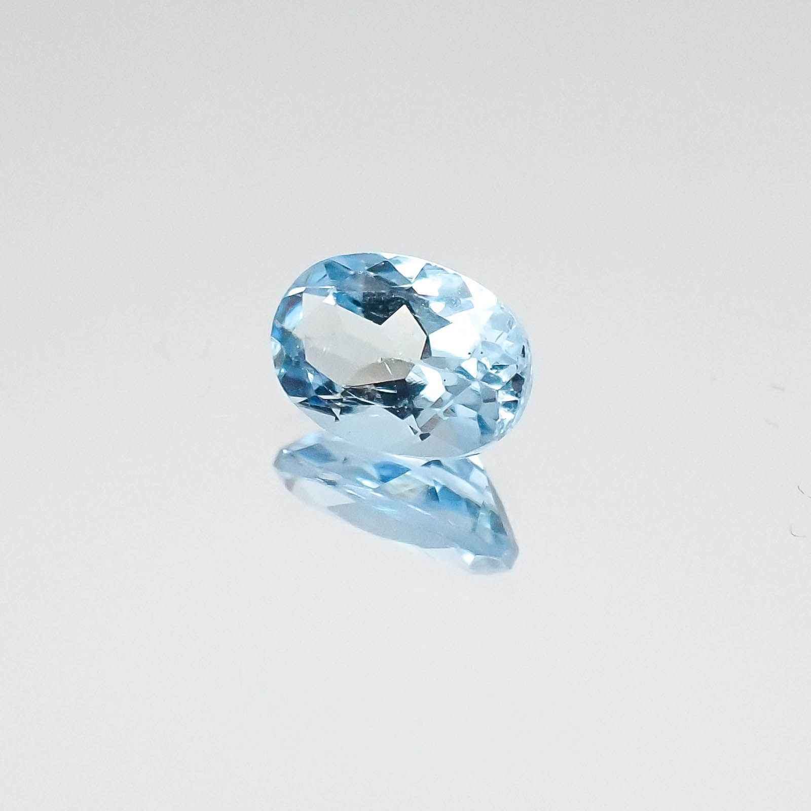 アクアマリン サンタマリアカラー(宝石名アクアマリン)モザンビーク産 0.45ct 識別済[230622262]6.1x4.2mm前後
