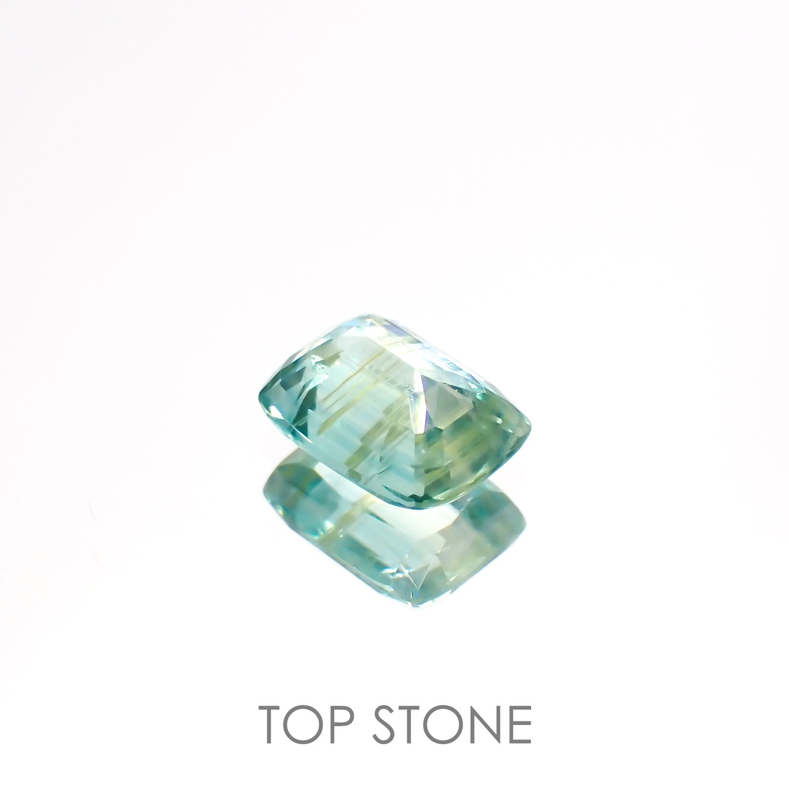 バイカラーカイヤナイト(宝石名カイヤナイト)ネパール産 1.23ct 識別済[220115366]6.9x5.2mm前後