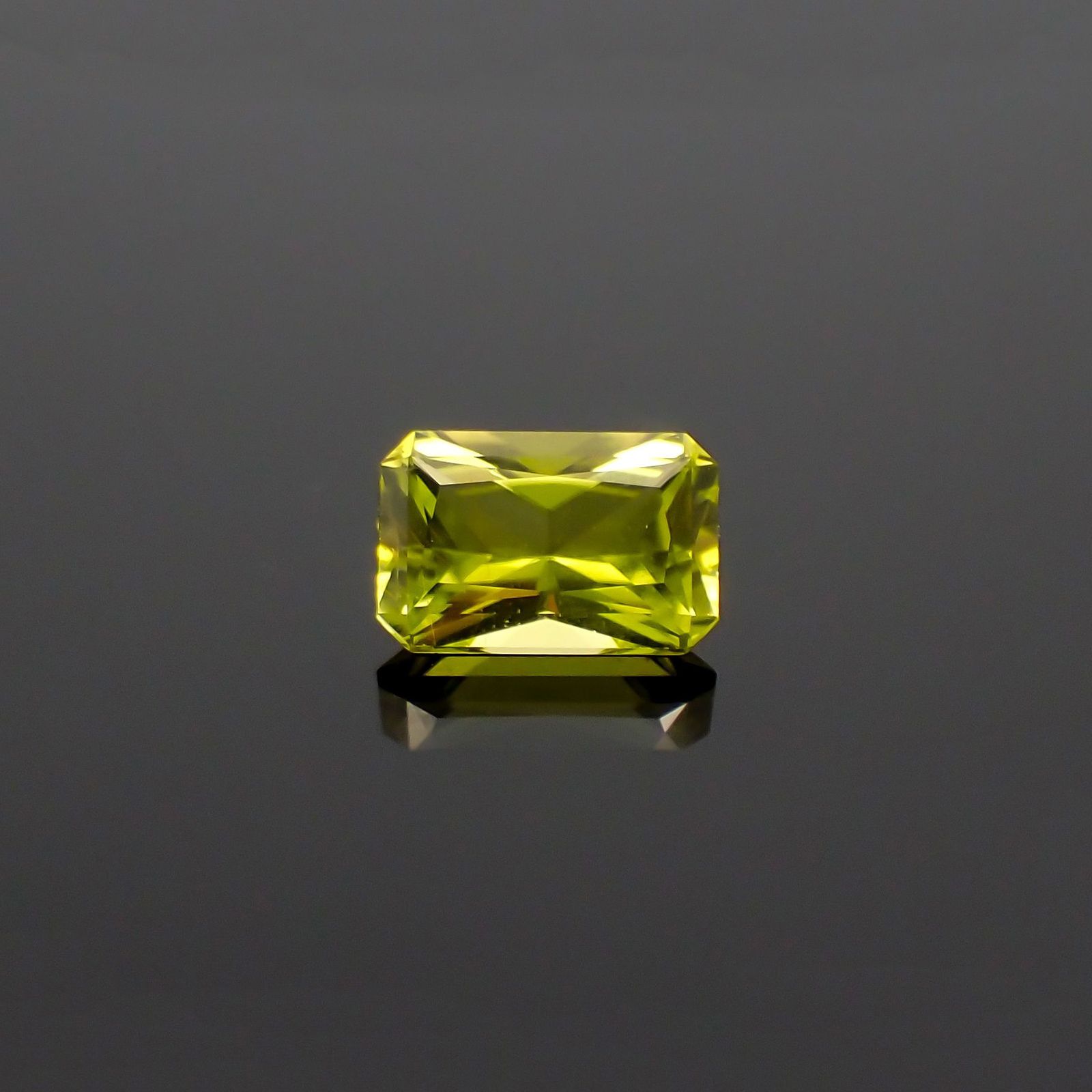 カナリートルマリン ザンビア・カナリー鉱山産 0.50ct / 6x3.8mm前後 [260223138]
