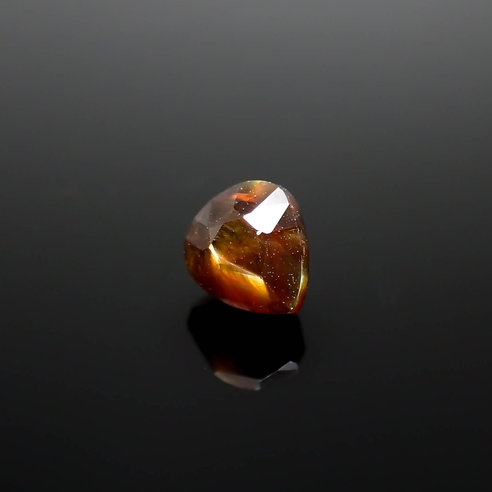 レインボーガーネット 日本・奈良県産 1.11ct[240125527]5.8x5.1mm前後