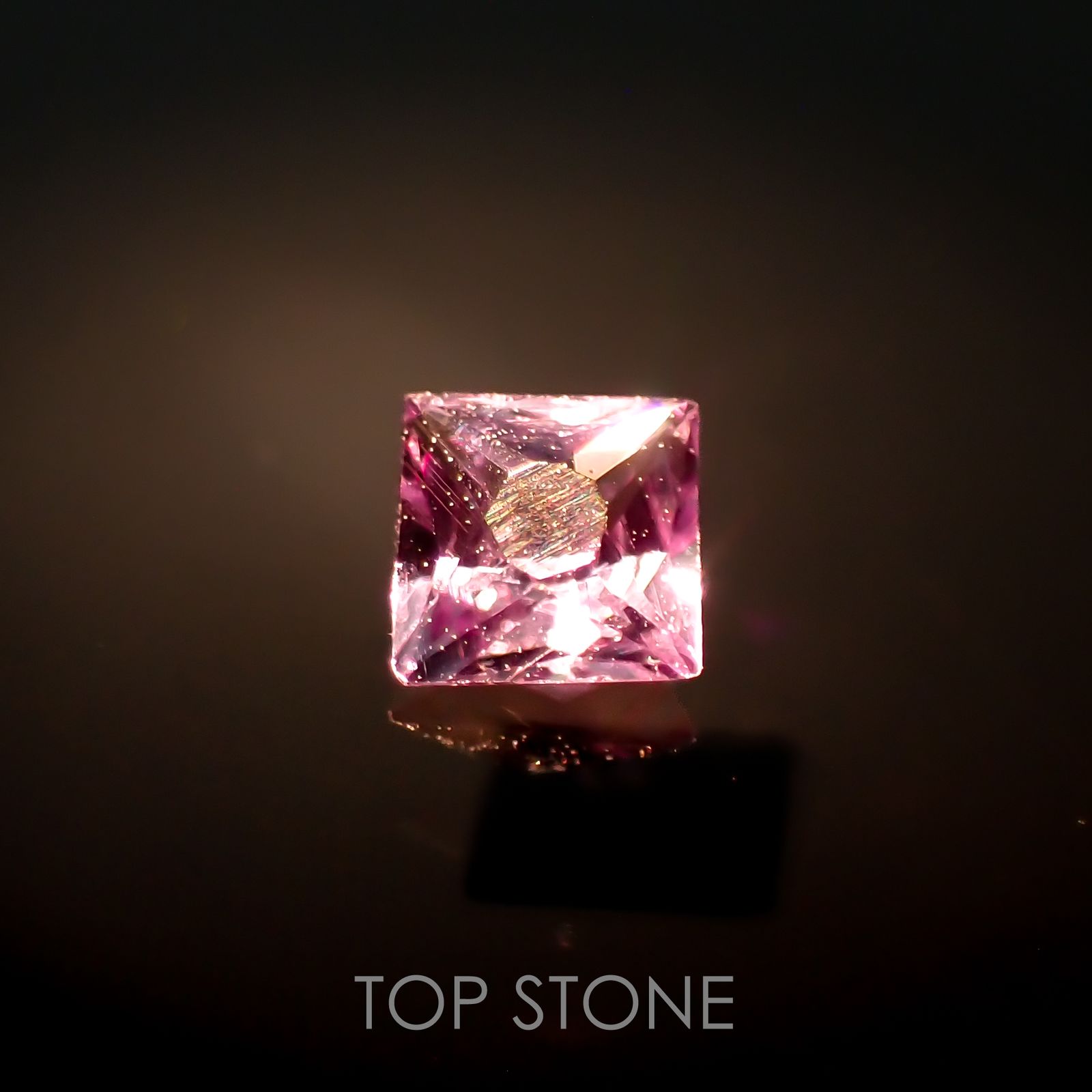 ◇プリンセスカット◇カラーチェンジガーネット アレキタイプ マダガスカル・ベキリー産 0.087ct[230119887]2.4x2.4mm前後