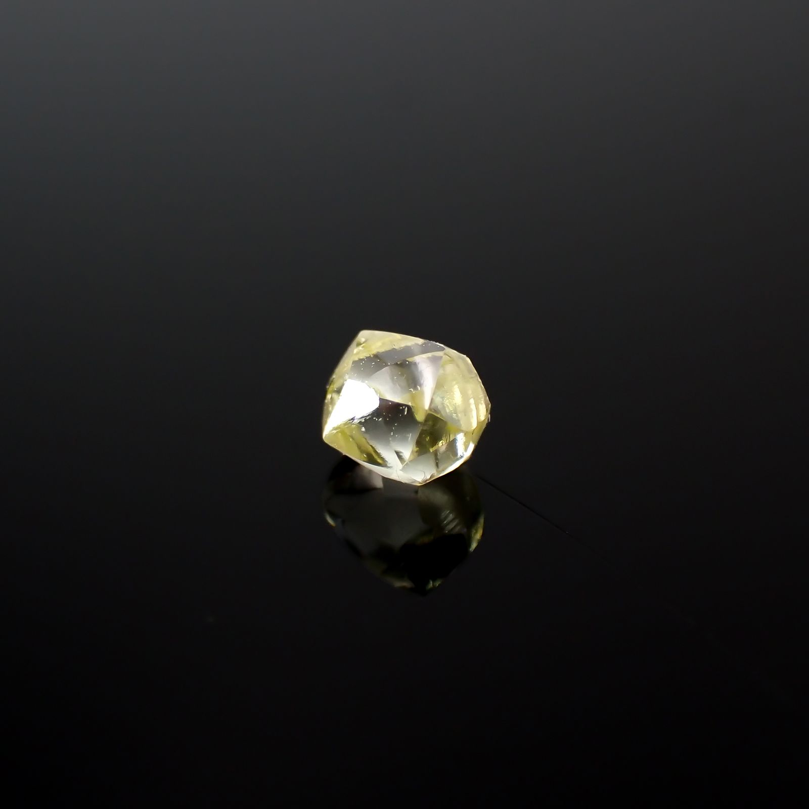 ソーヤブルダイヤモンド 原石 0.22ct[240326746]3.2x3.1mm前後