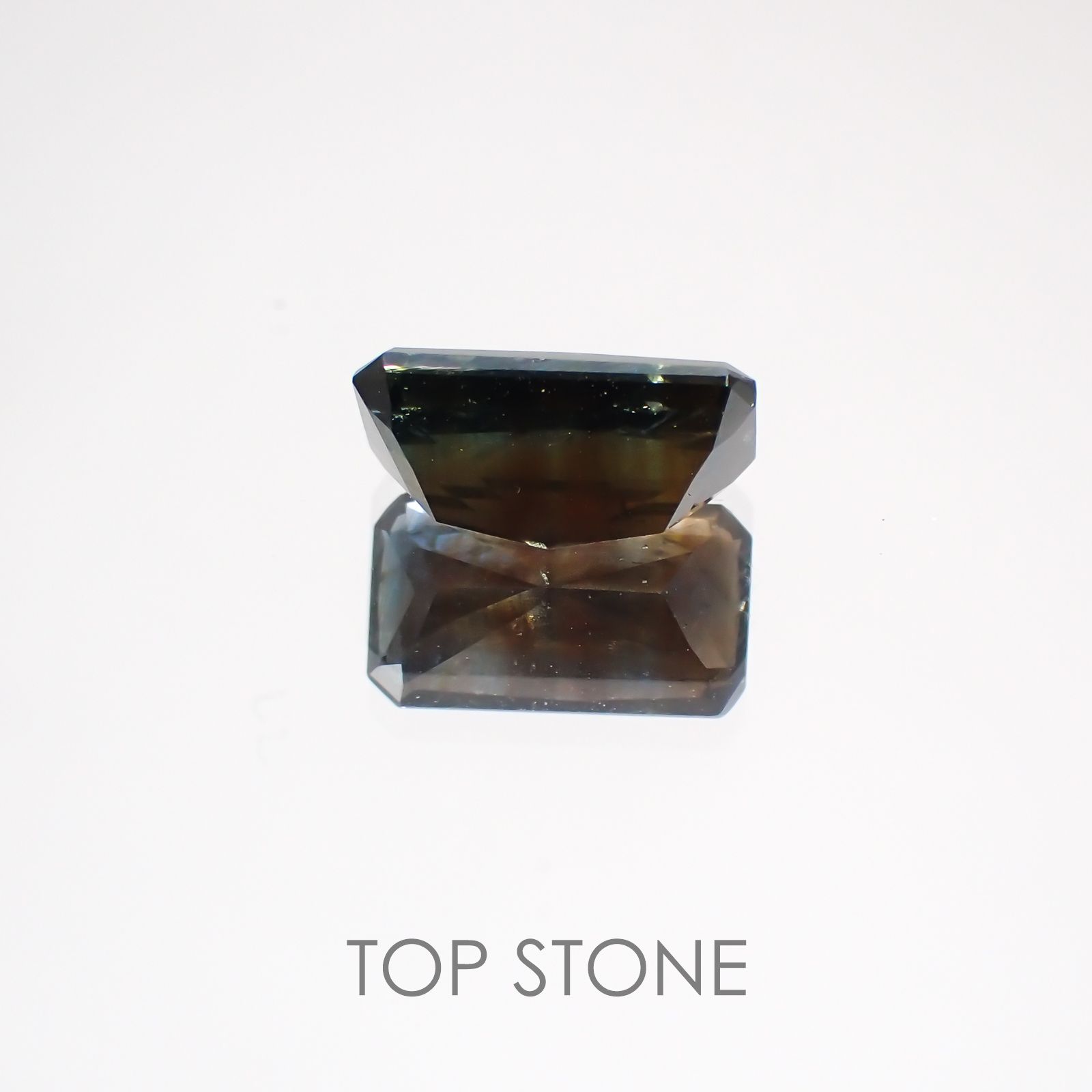 ゴールドシーンサファイア 非加熱(宝石名シーン・サファイア) ケニア産 1.916ct ソ付(彩珠)[210310351]8.9×5mm前後
